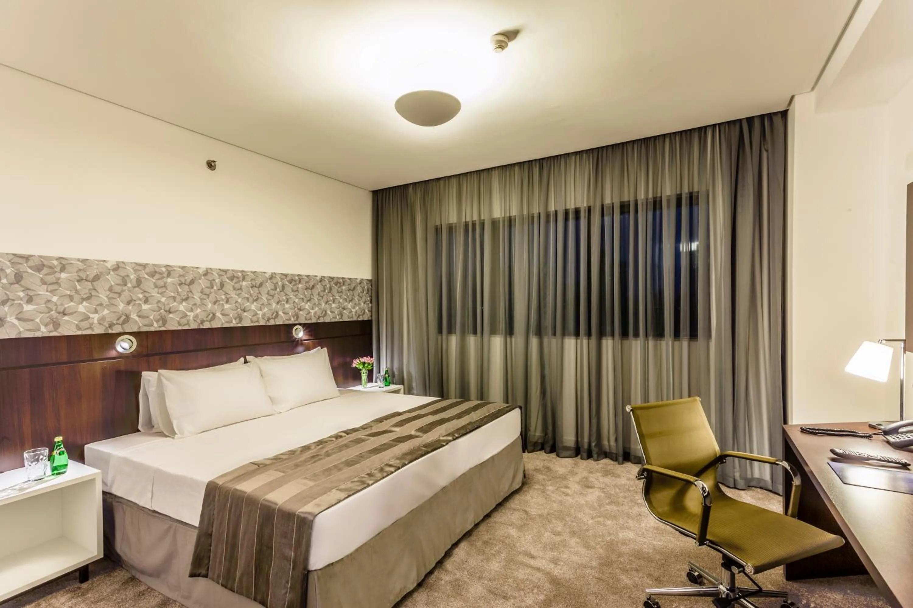 Lobby or reception, Bed in Blue Tree Premium Alphaville