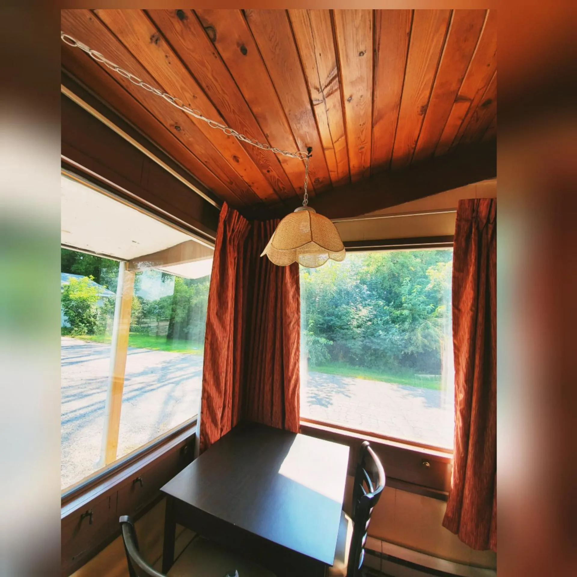 Day in The Crossroads Motel