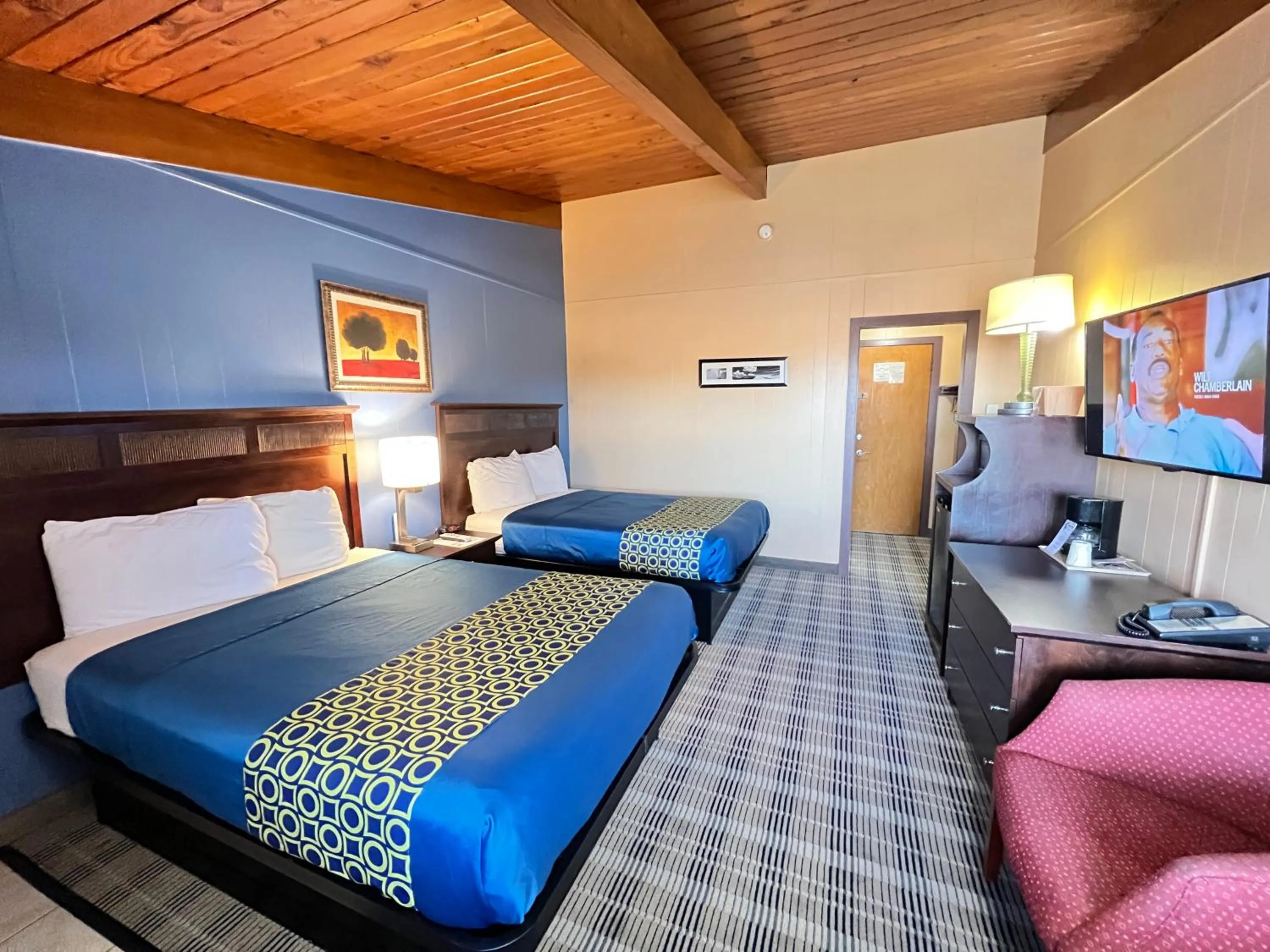 Bedroom, Bed in The Crossroads Motel