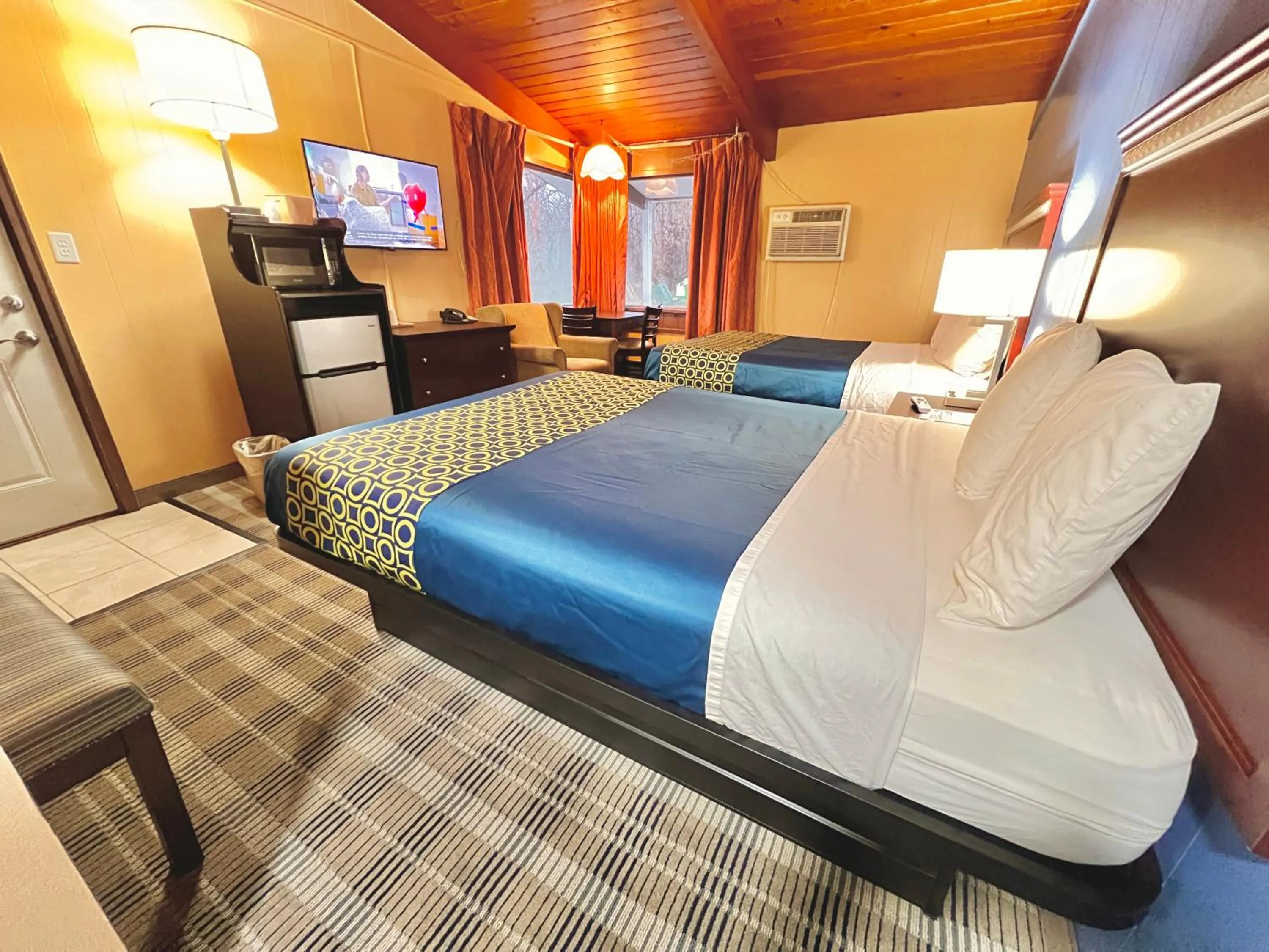 Bed in The Crossroads Motel