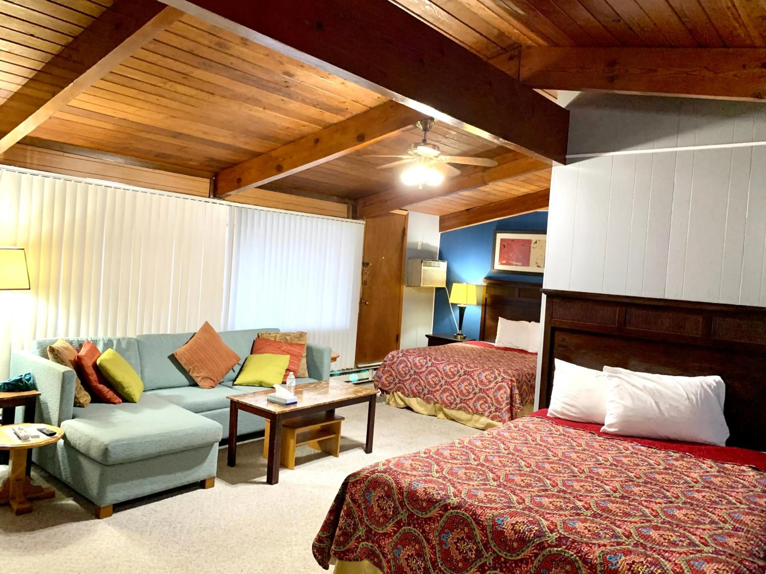 Bed in The Crossroads Motel