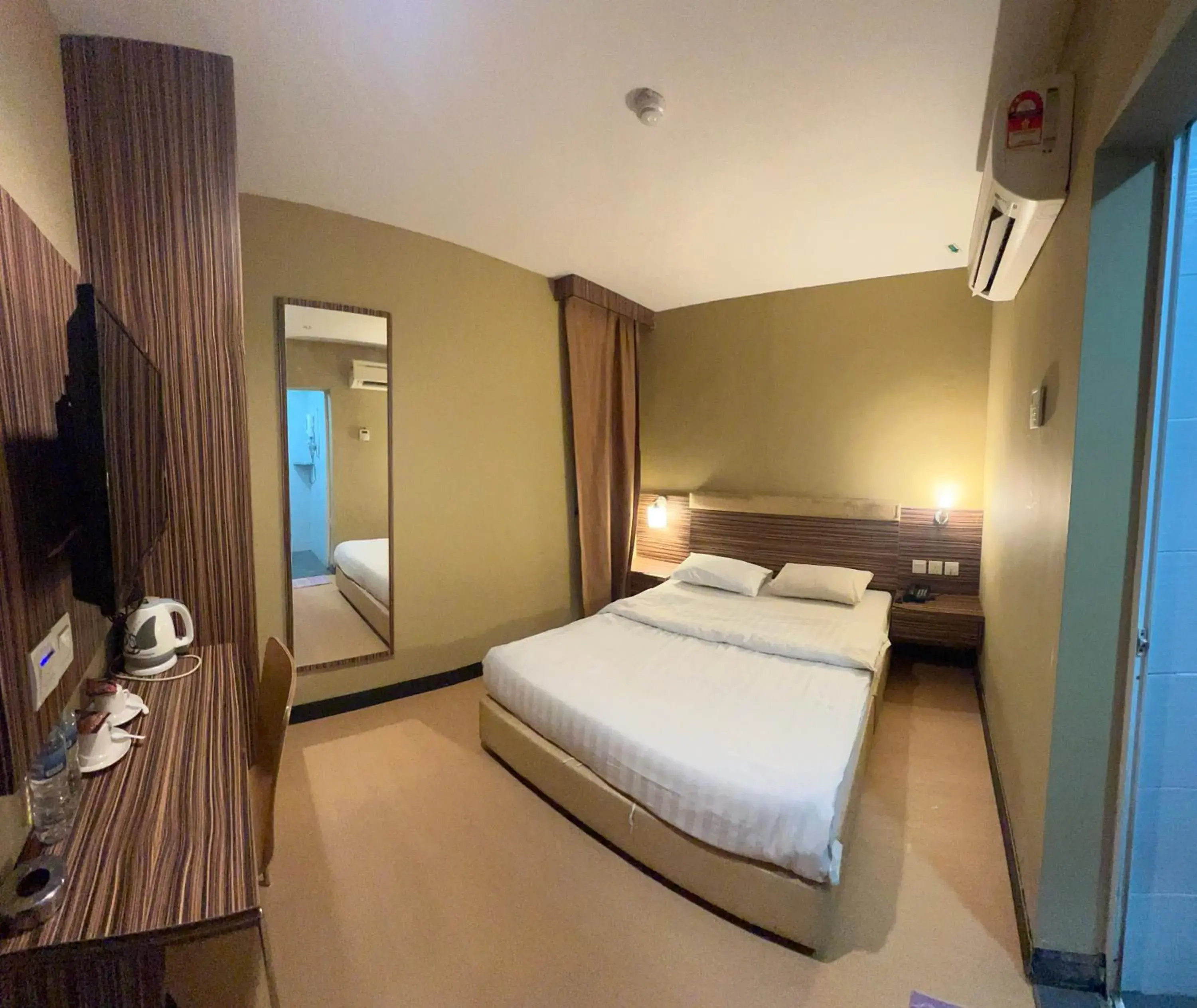 Standard Double Room in Havona Hotel - Permas Jaya - Self Check-In Standard Double Room in Havona Hotel - Permas Jaya - Self Check-In