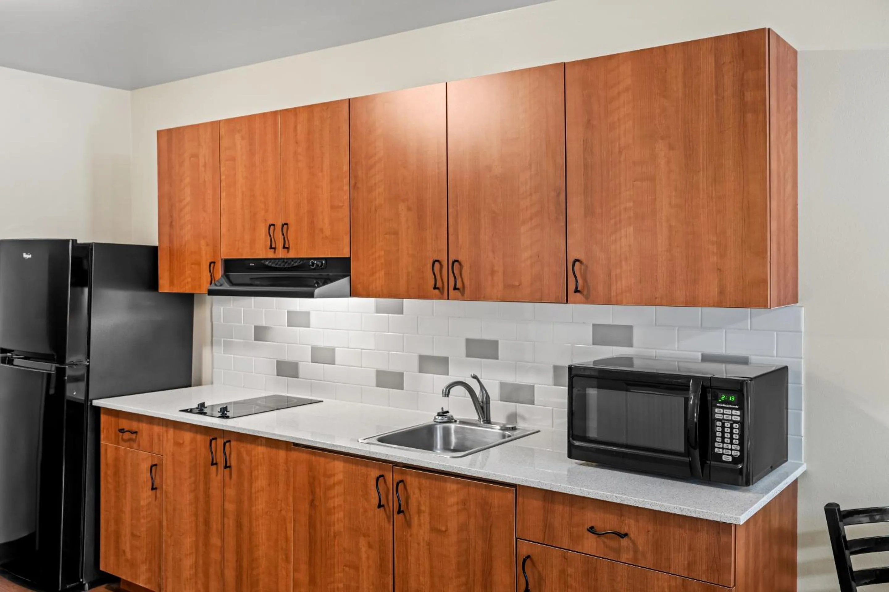 Kitchen or kitchenette in Ledgestone Suites Hotel Vernal