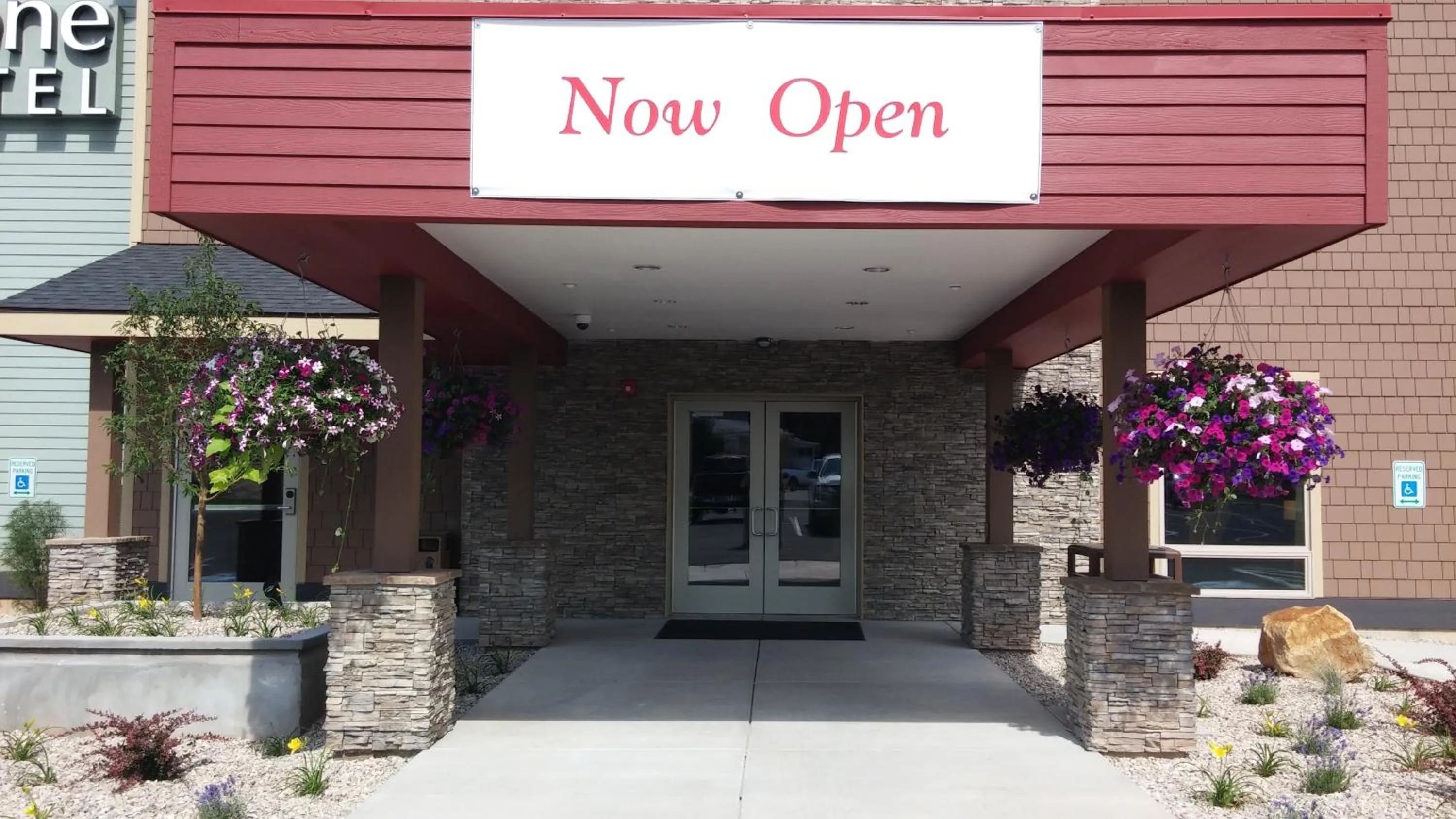 Facade/entrance in Ledgestone Suites Hotel Vernal