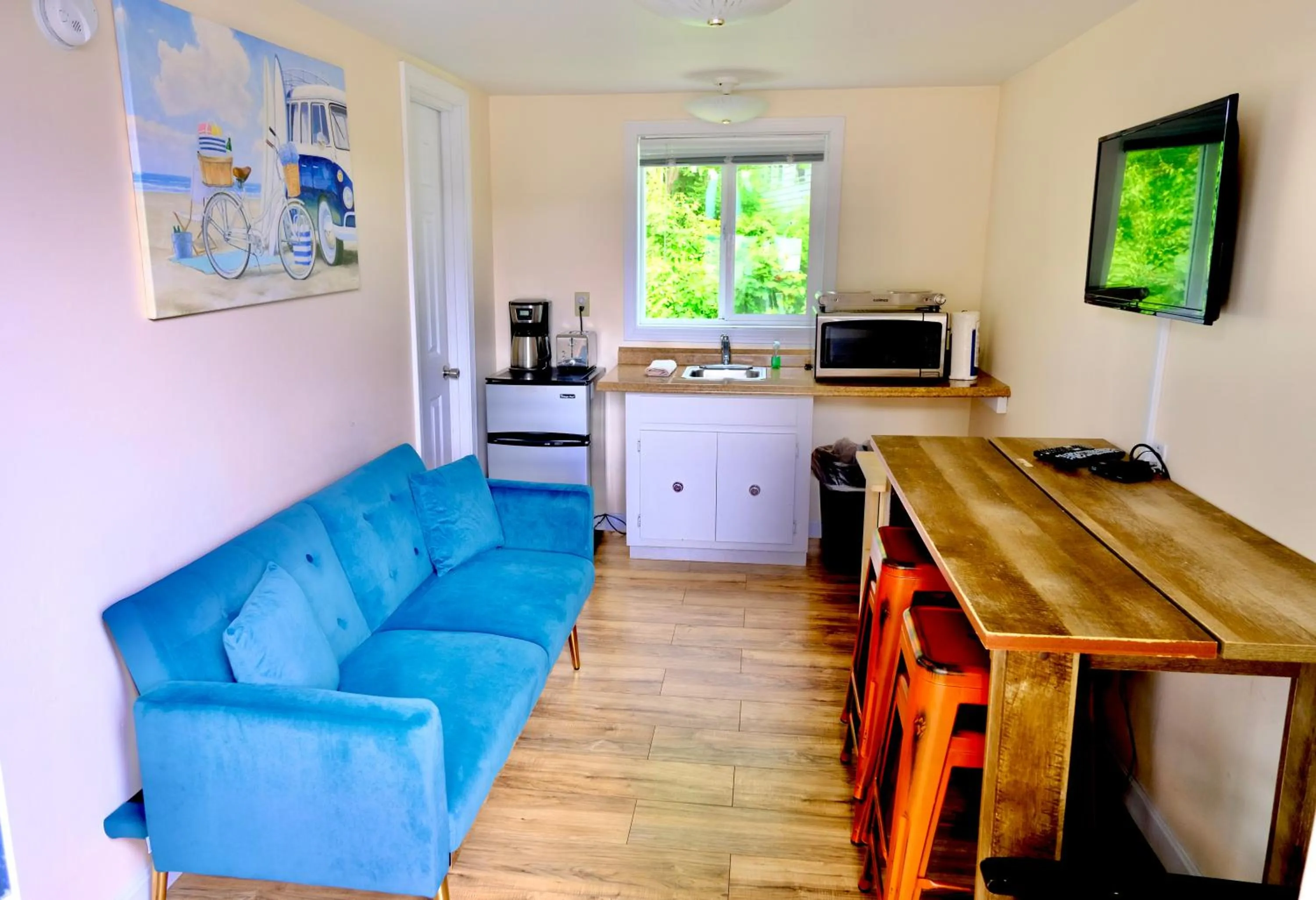 TV and multimedia in The Landings Inn and Cottages at Old Orchard Beach