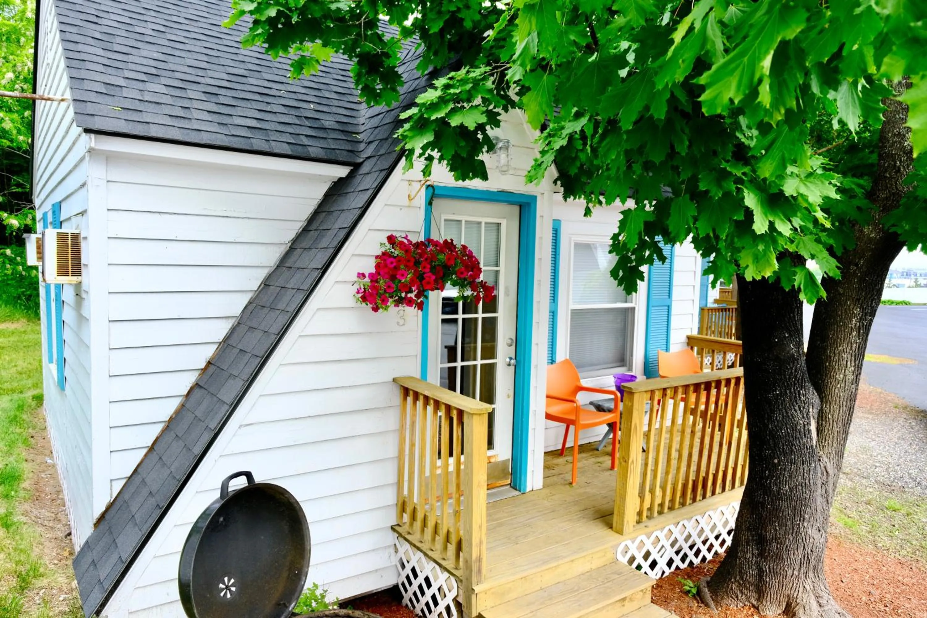 Property building in The Landings Inn and Cottages at Old Orchard Beach