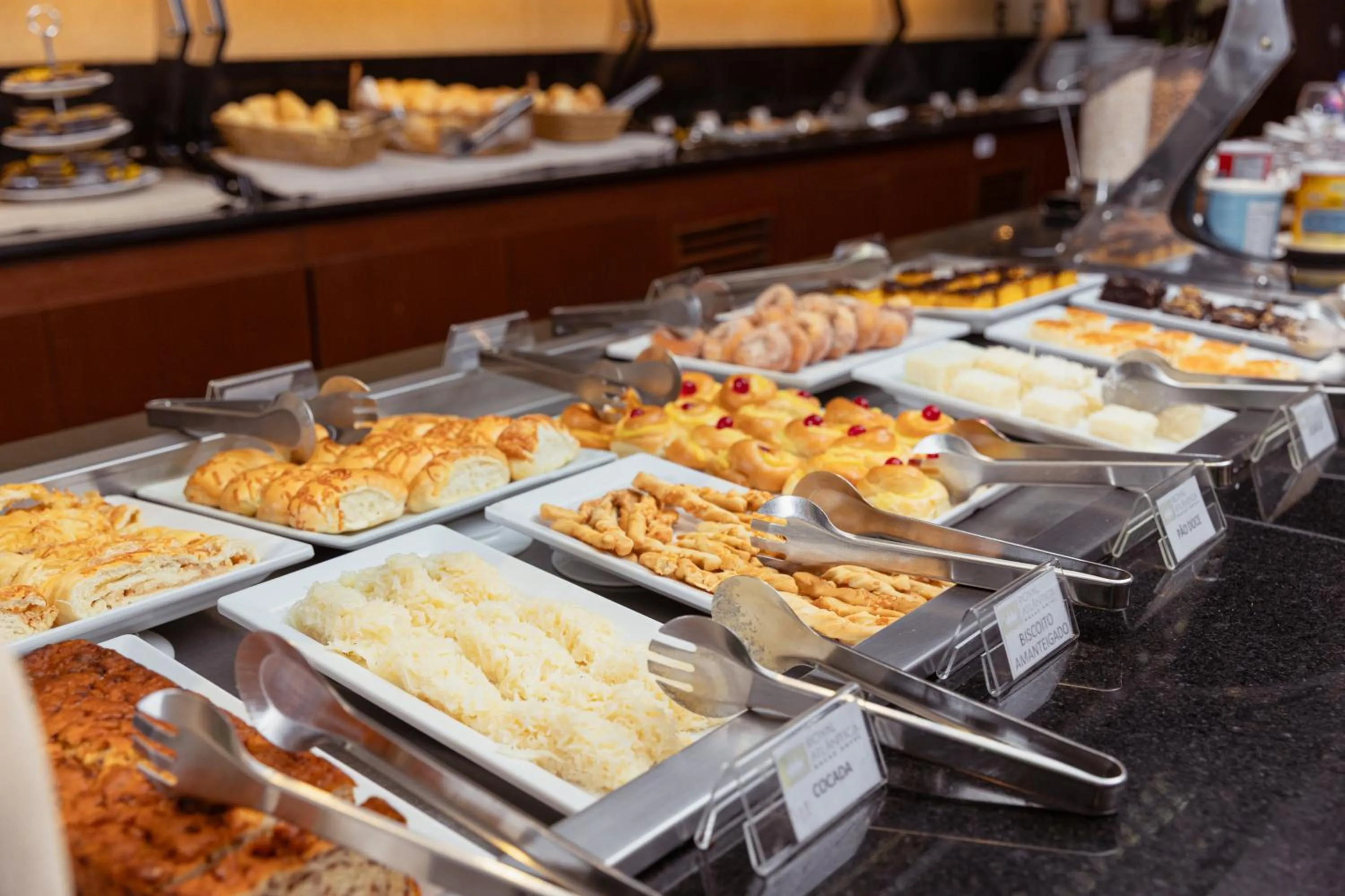 Buffet breakfast in Royal Atlântica Macaé Hotel
