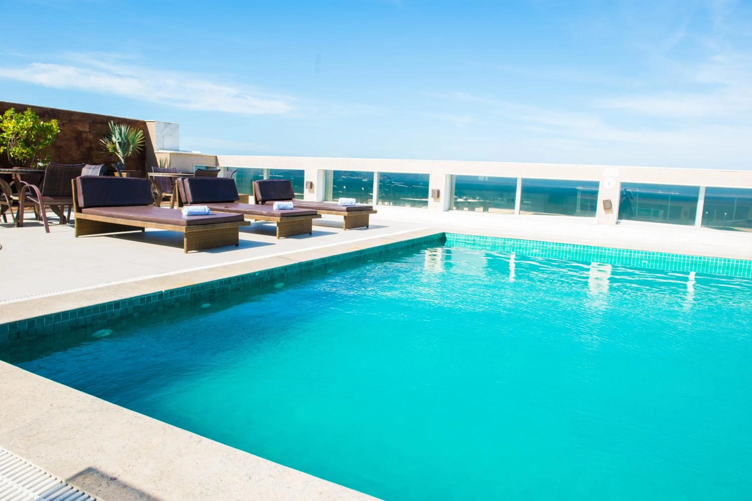 Swimming pool in Royal Atlântica Macaé Hotel