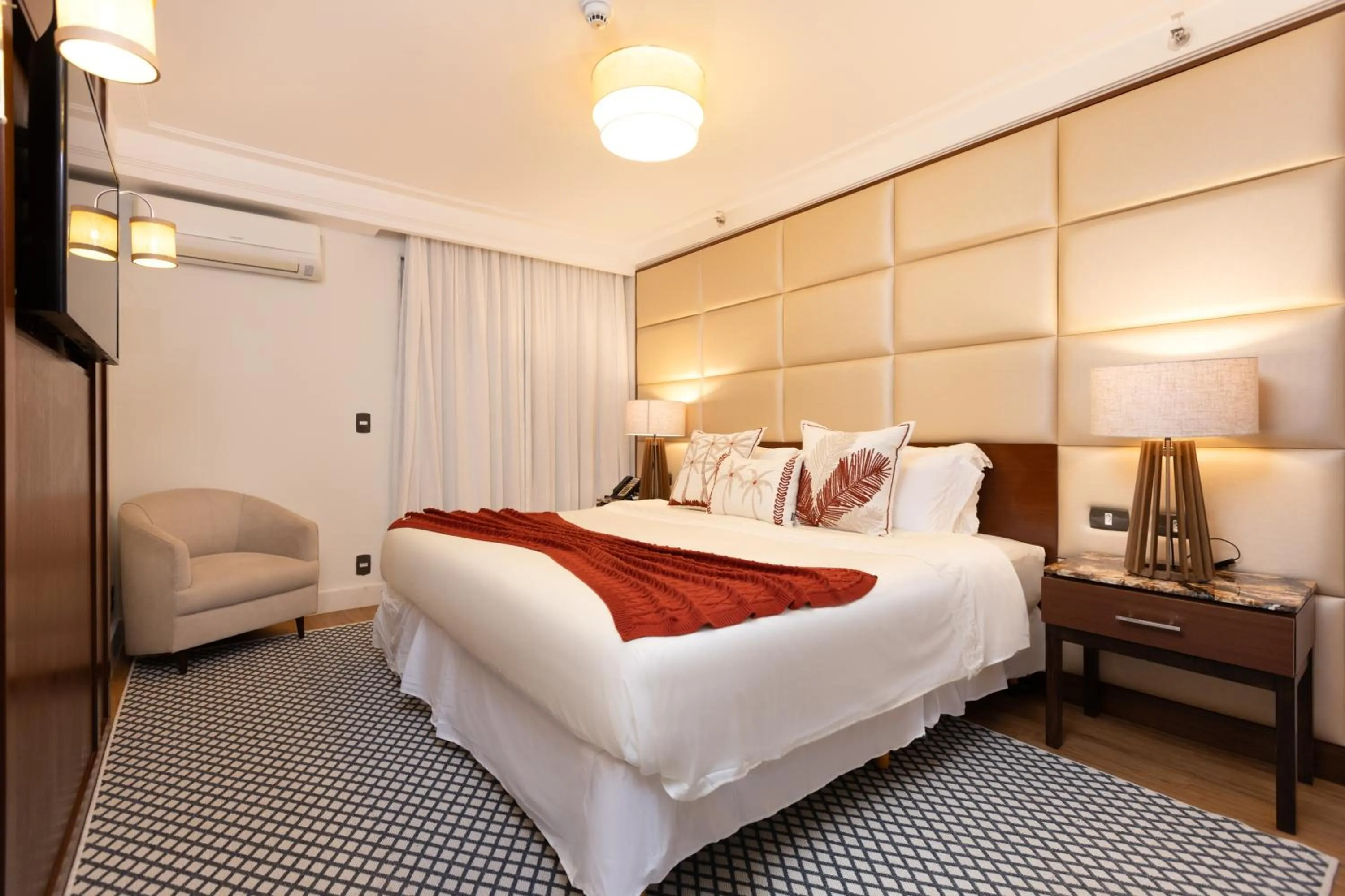 air conditioner, Bed in Royal Atlântica Macaé Hotel