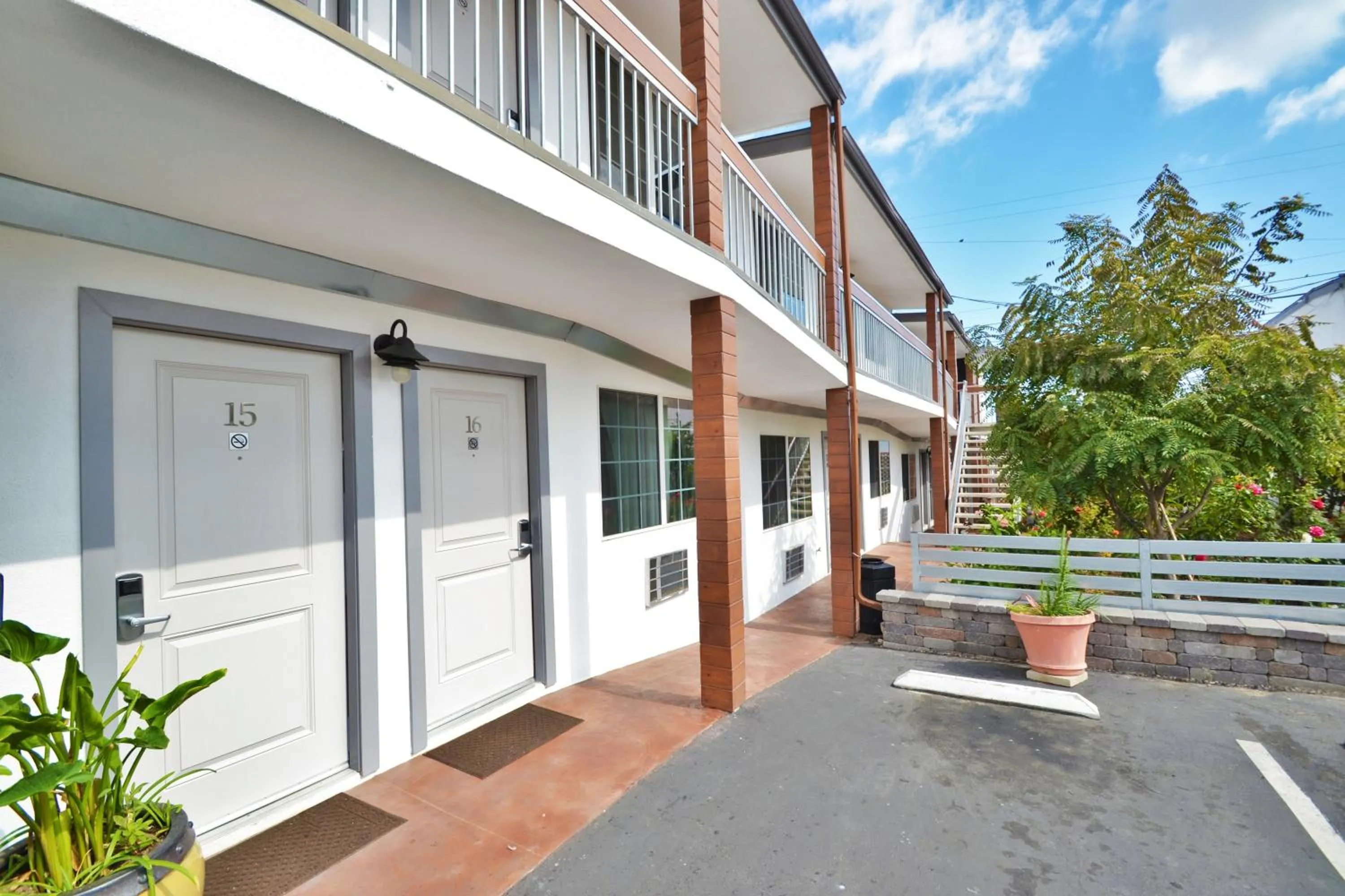 Facade/entrance in Lodge at 32nd