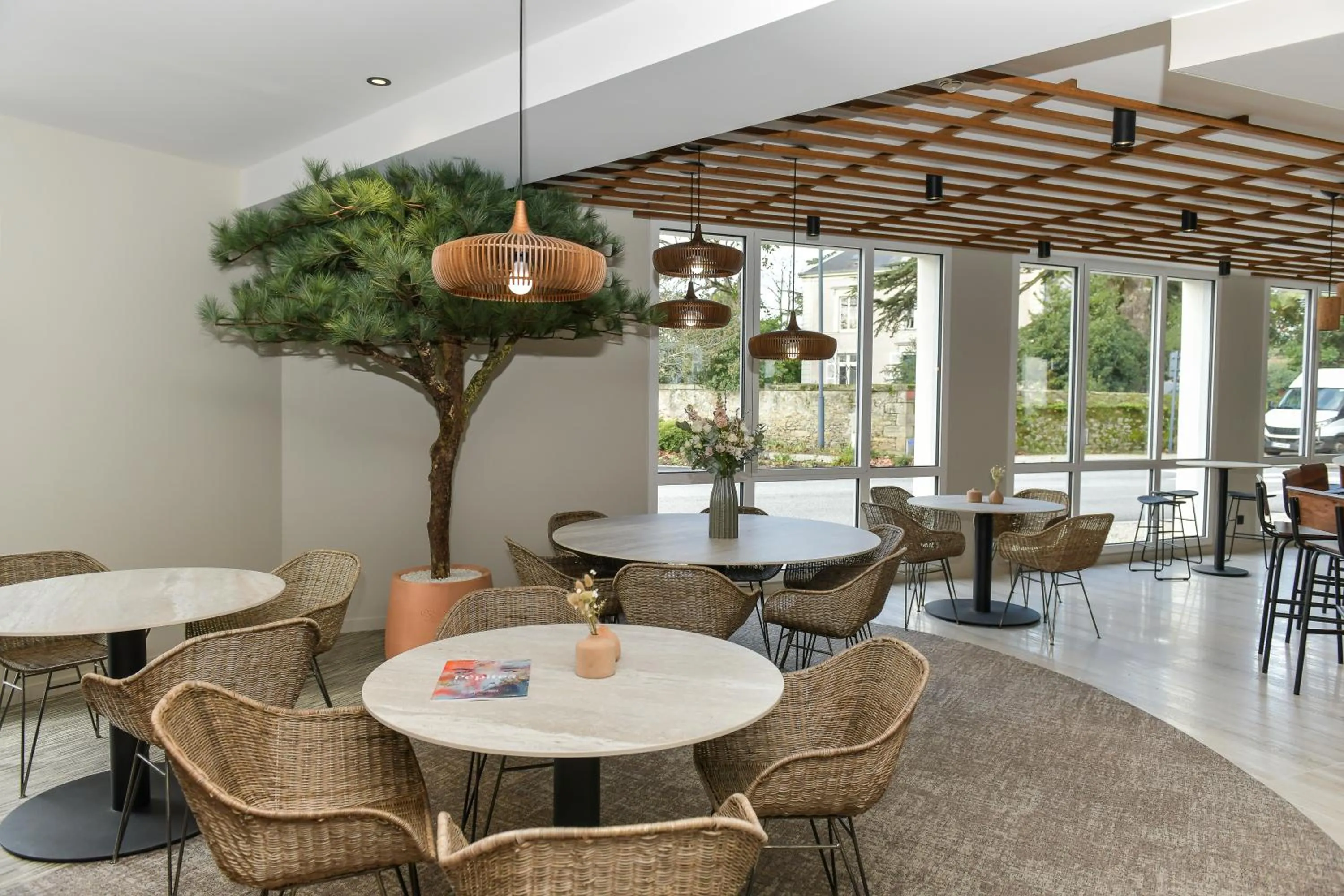 Lounge or bar in Hotel Rivella - The Originals Boutique