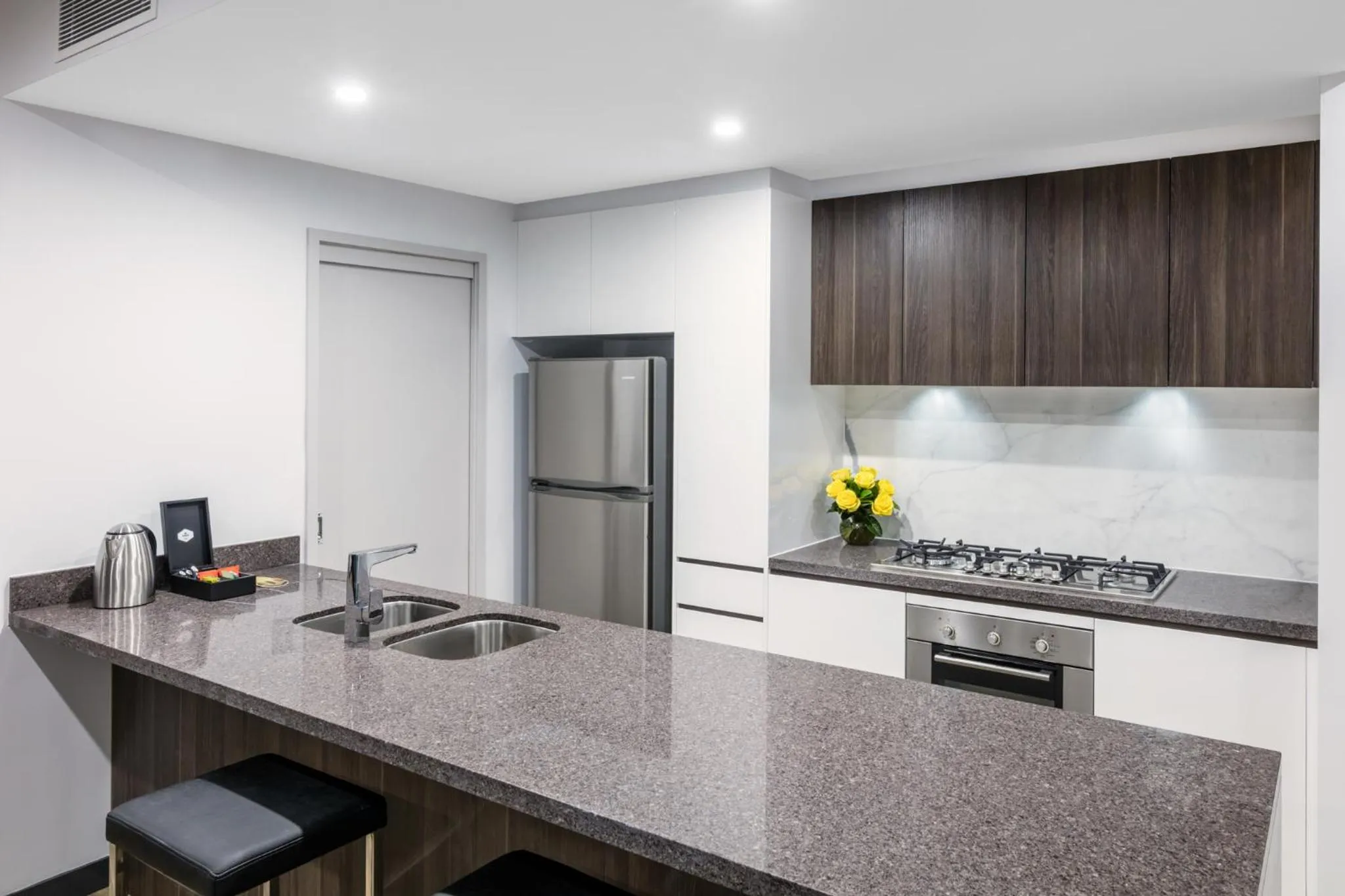 Kitchen or kitchenette in Meriton Suites Chatswood