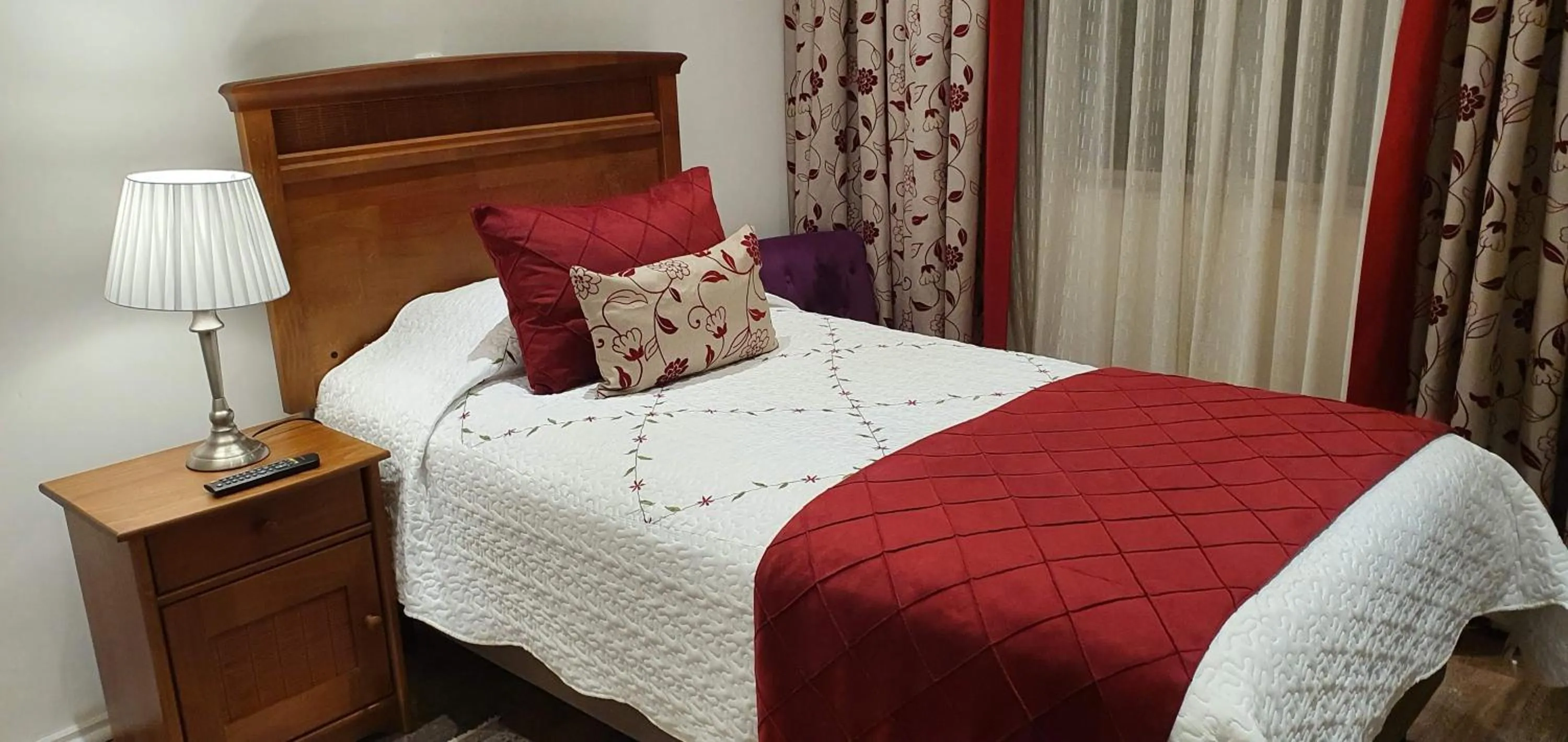 Bed in Hotel Puerta del Lago