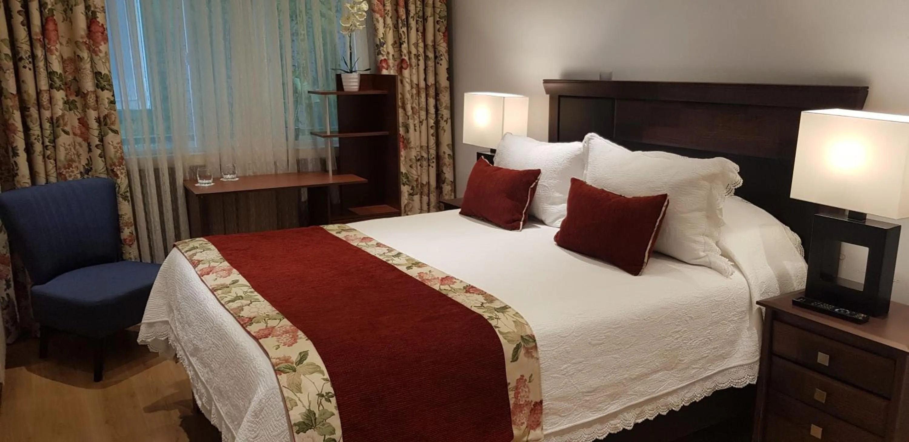 Bed in Hotel Puerta del Lago