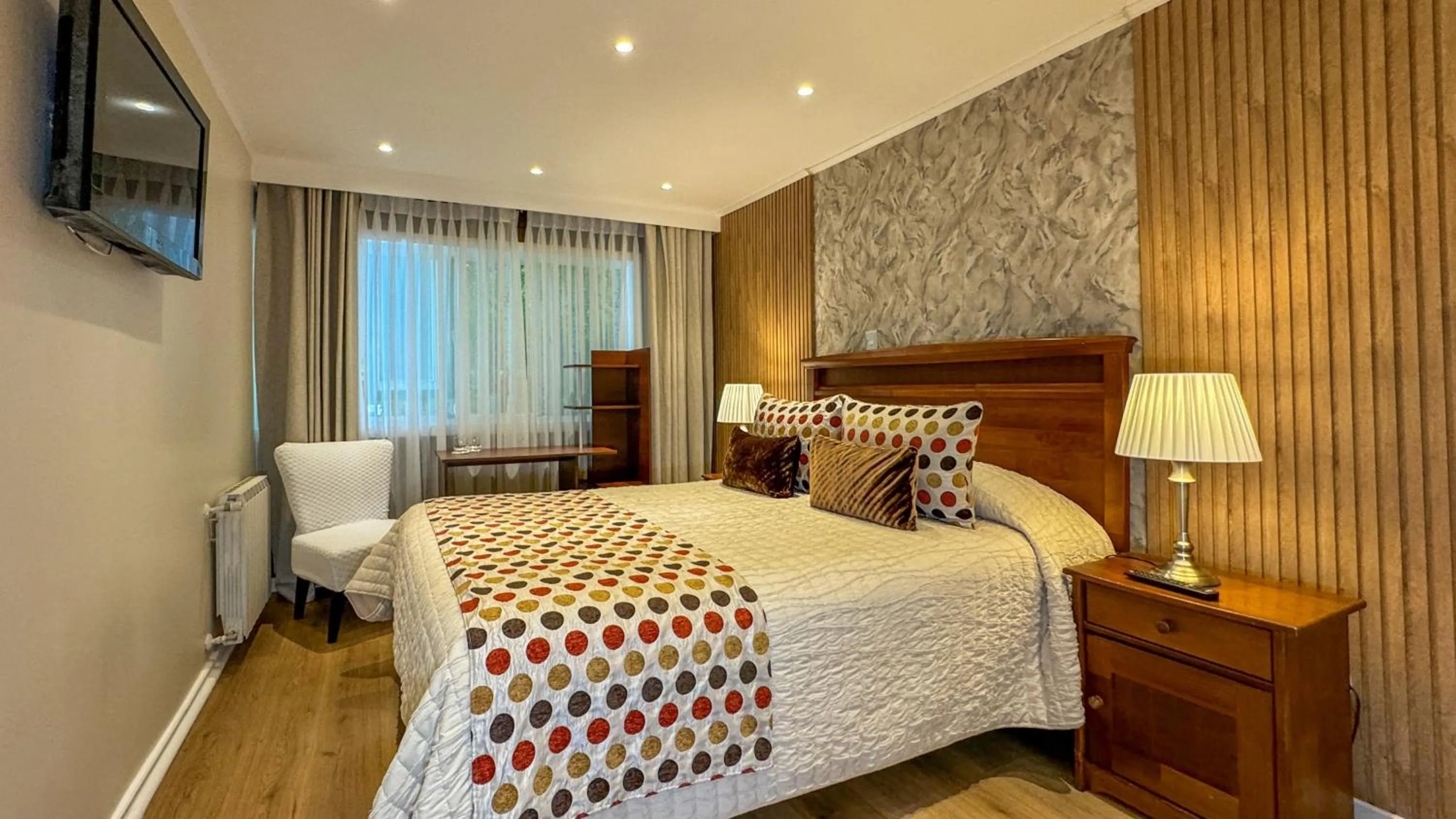 Photo of the whole room, Bed in Hotel Puerta del Lago