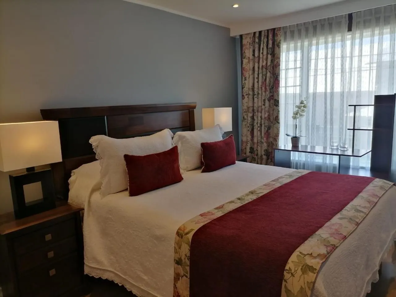 Bed in Hotel Puerta del Lago