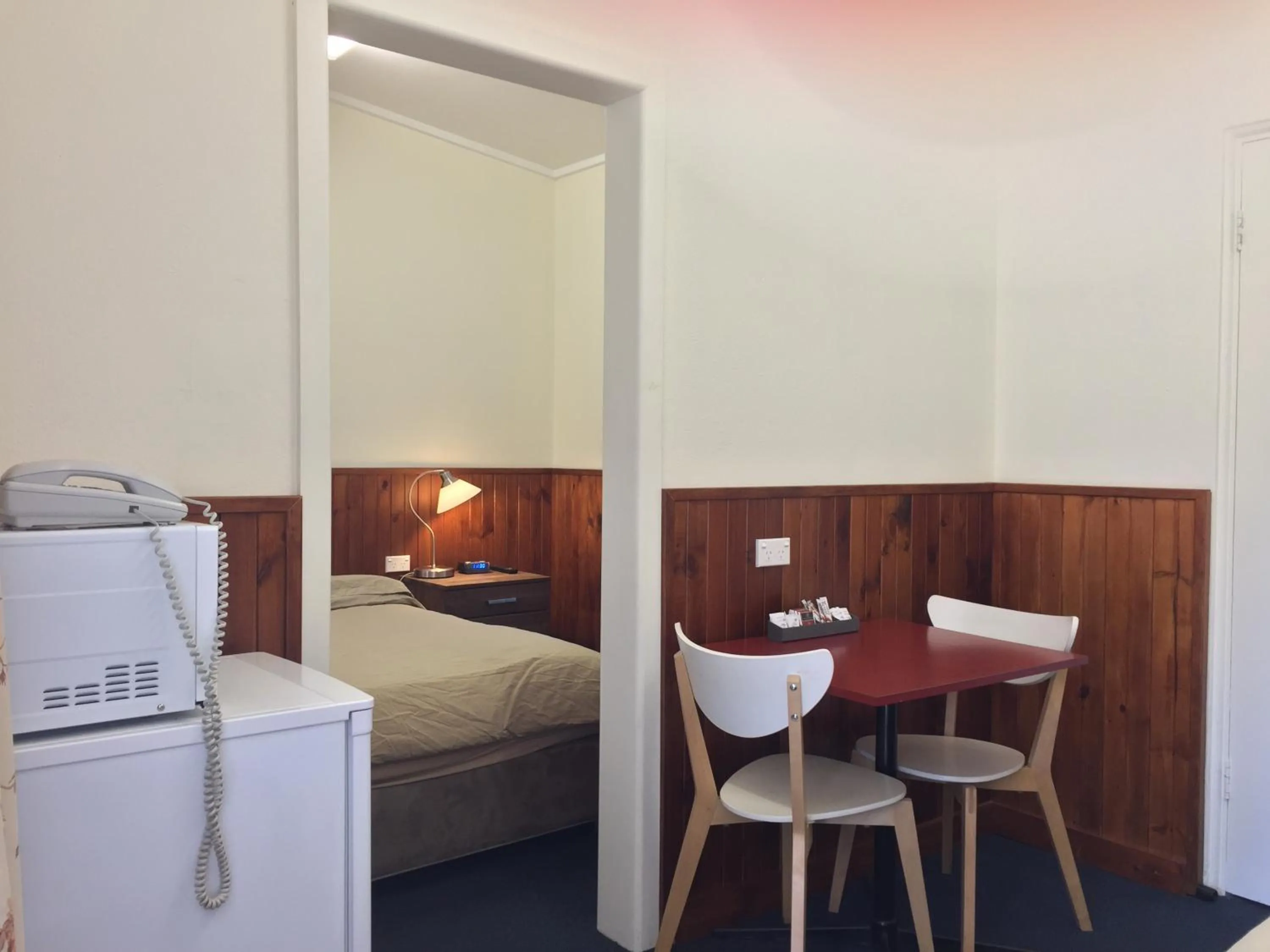 Bed in Lithgow Valley Motel