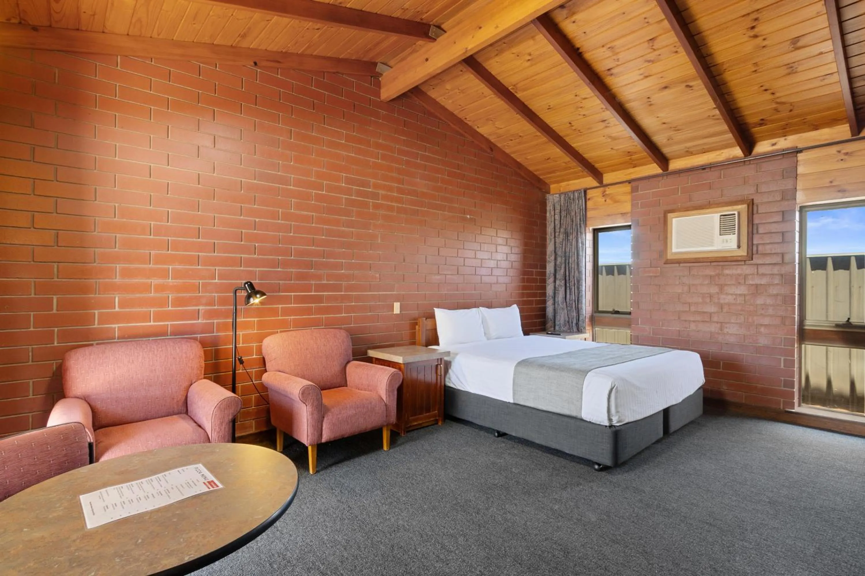 Bed in Econo Lodge Port Augusta