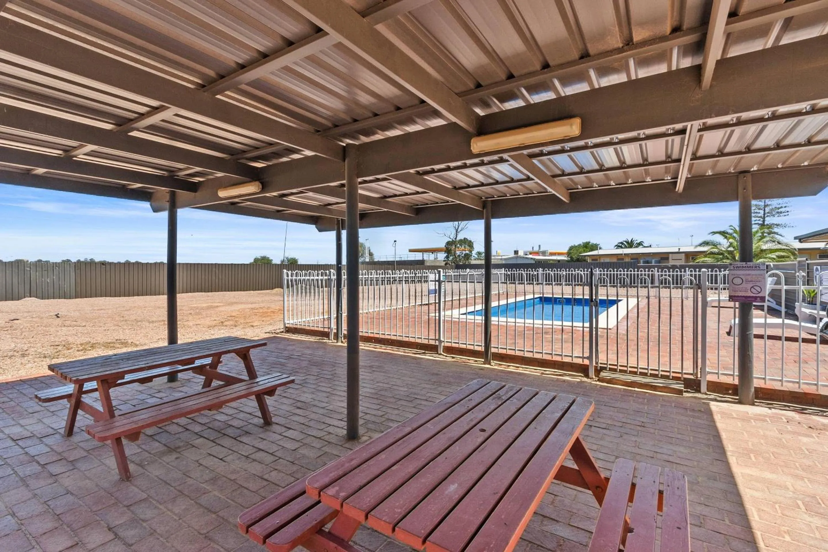 Swimming pool in Econo Lodge Port Augusta