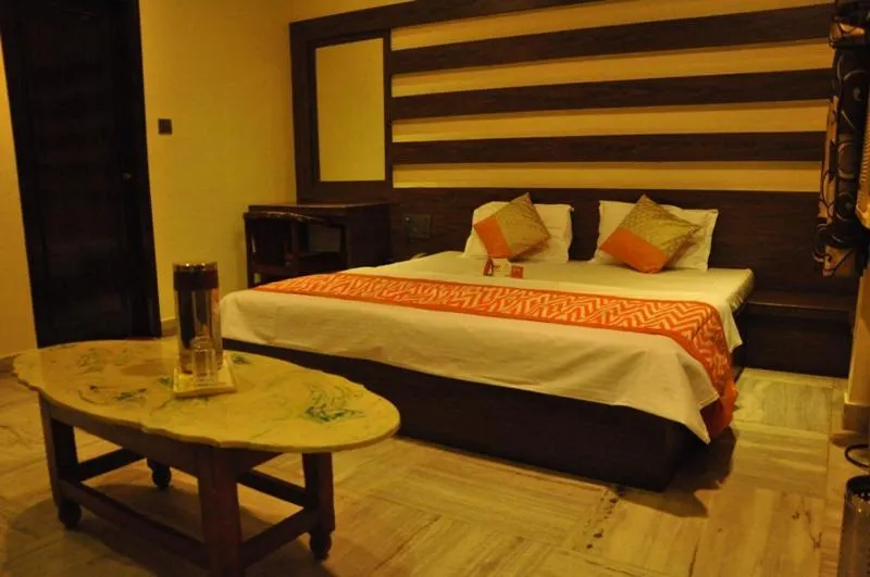 Bedroom, Bed in Hotel Surbhi