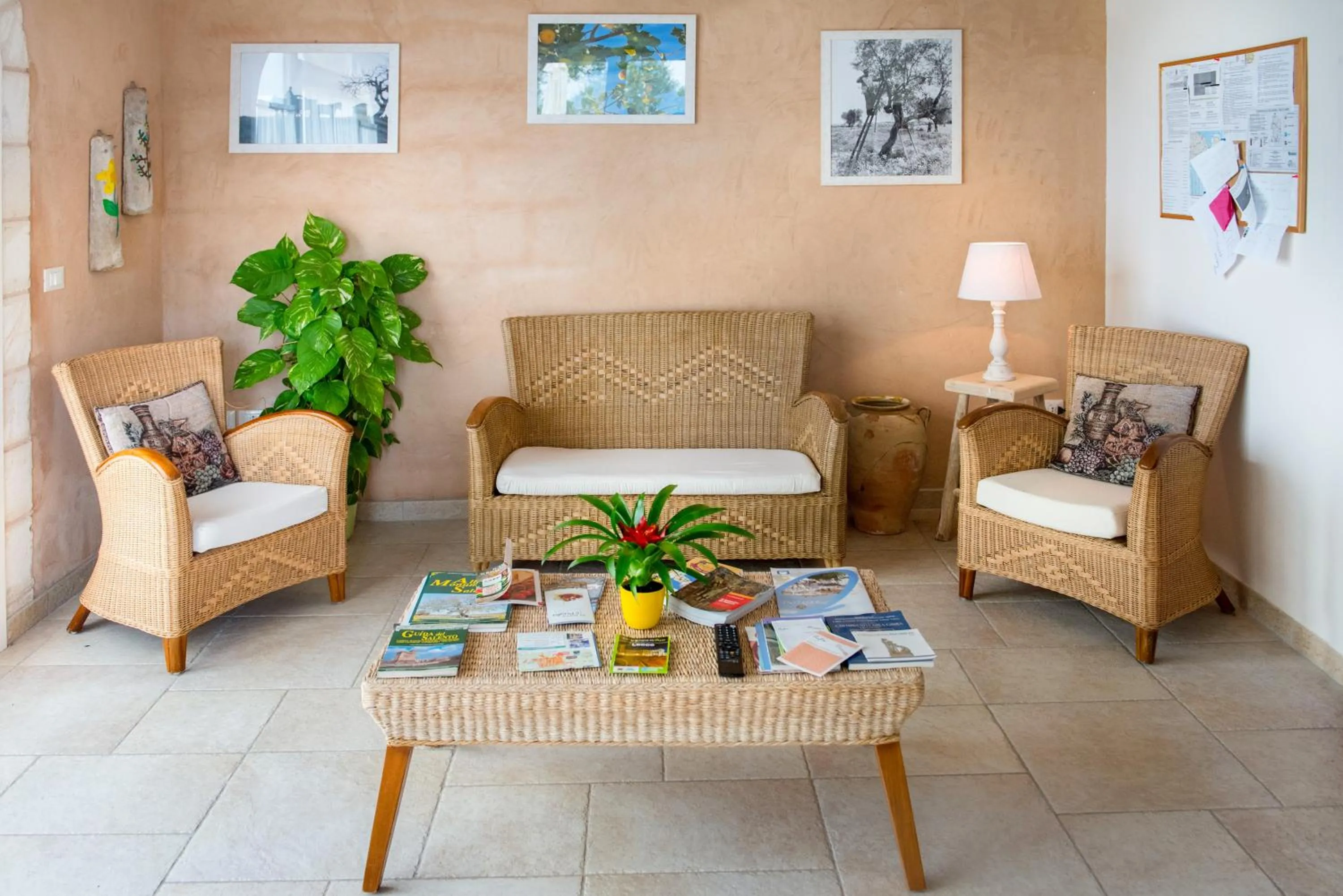 Communal lounge/ TV room in Relais Tenuta Campì