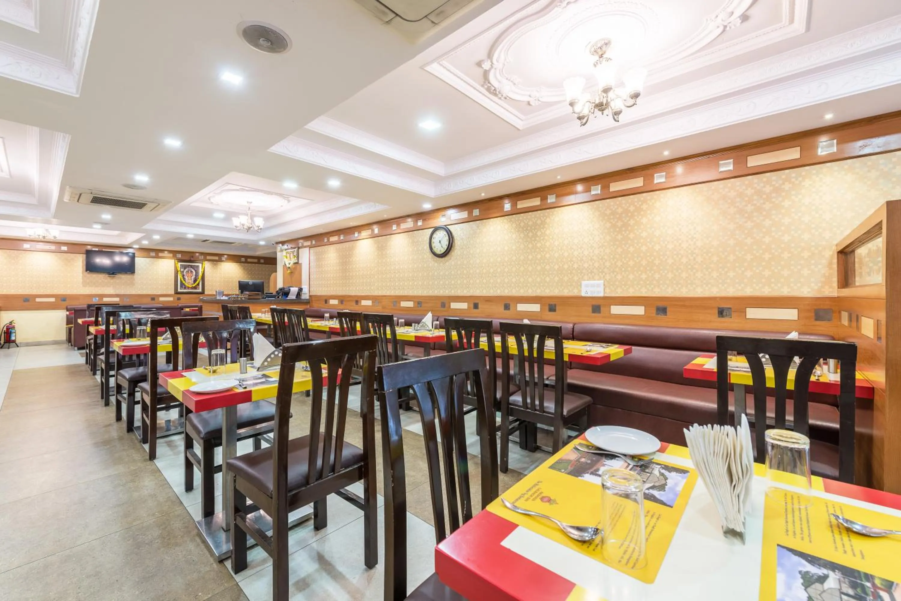 Restaurant/places to eat in Treebo Akshaya Lalbagh Inn