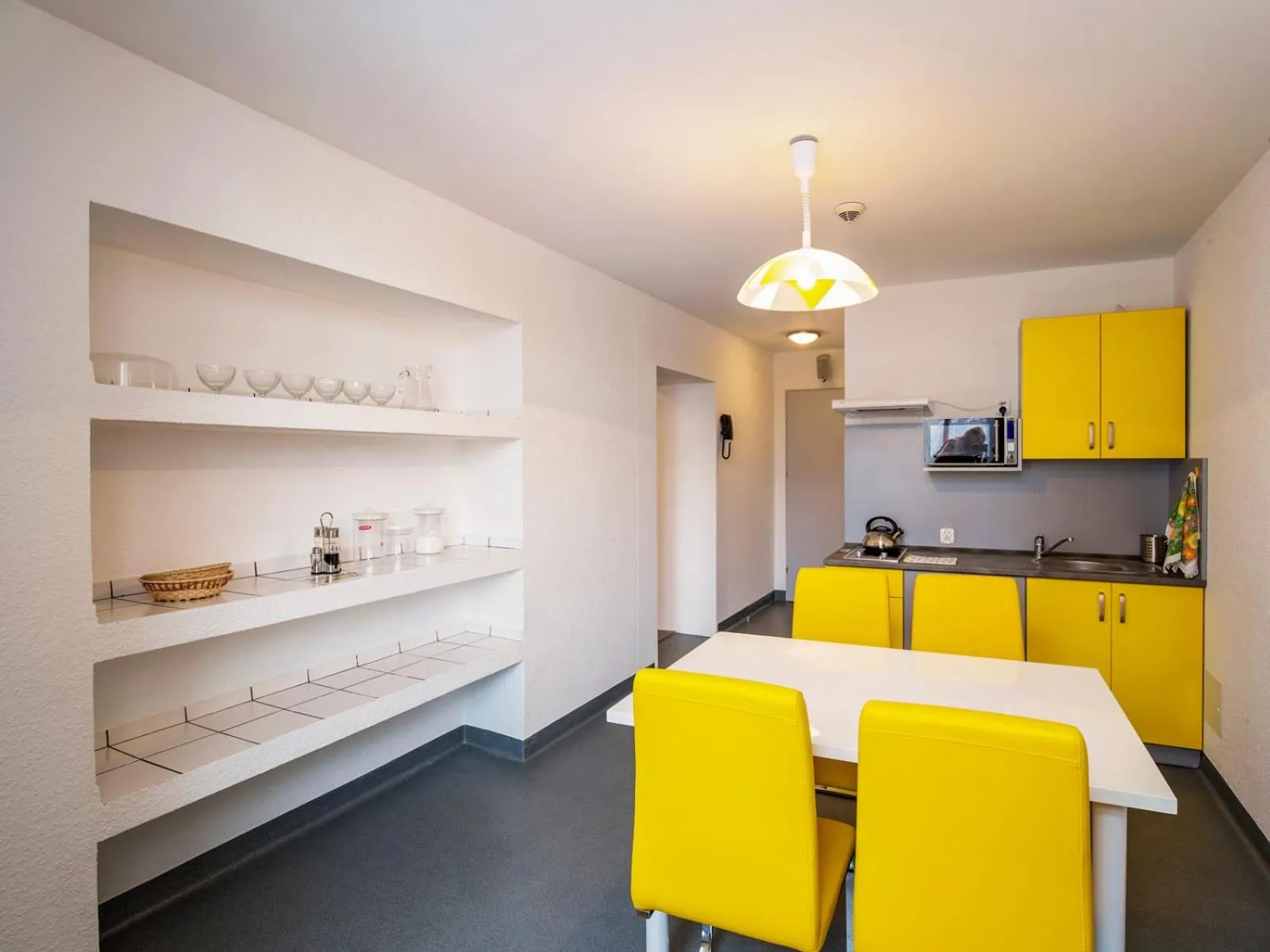 Kitchen or kitchenette in Elemels Planet