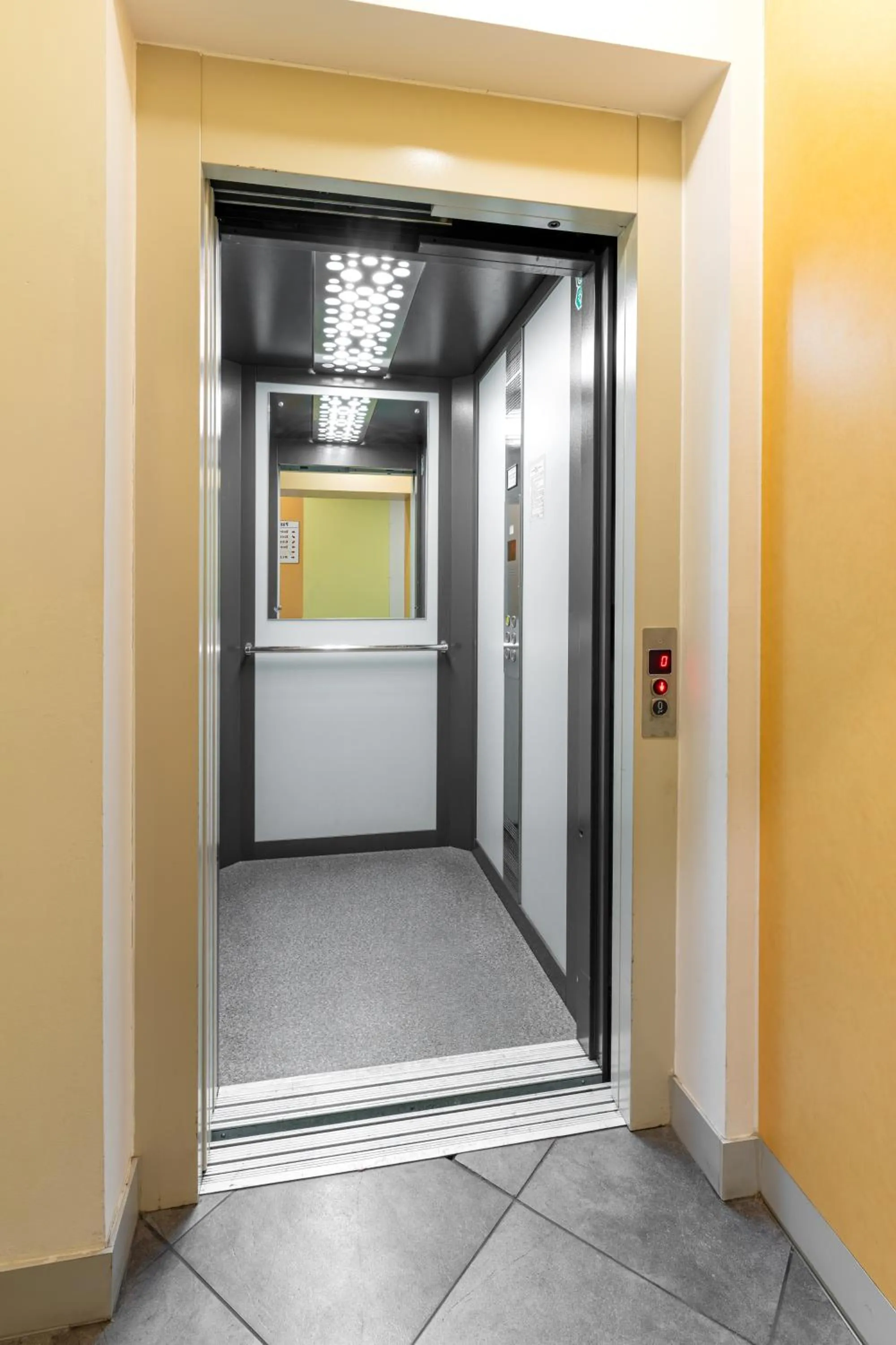 elevator in Elemels Planet