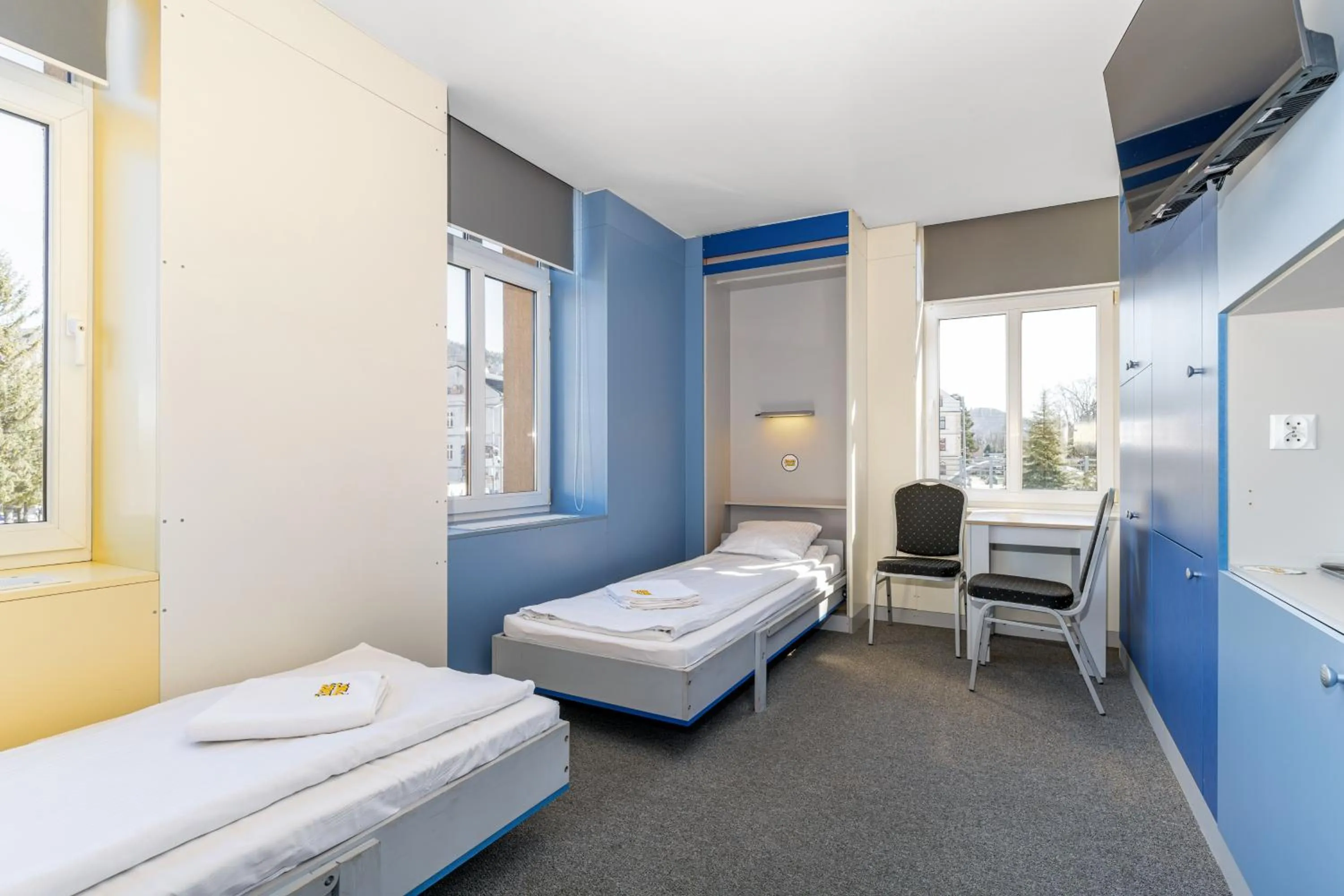 Photo of the whole room, Bed in Elemels Planet