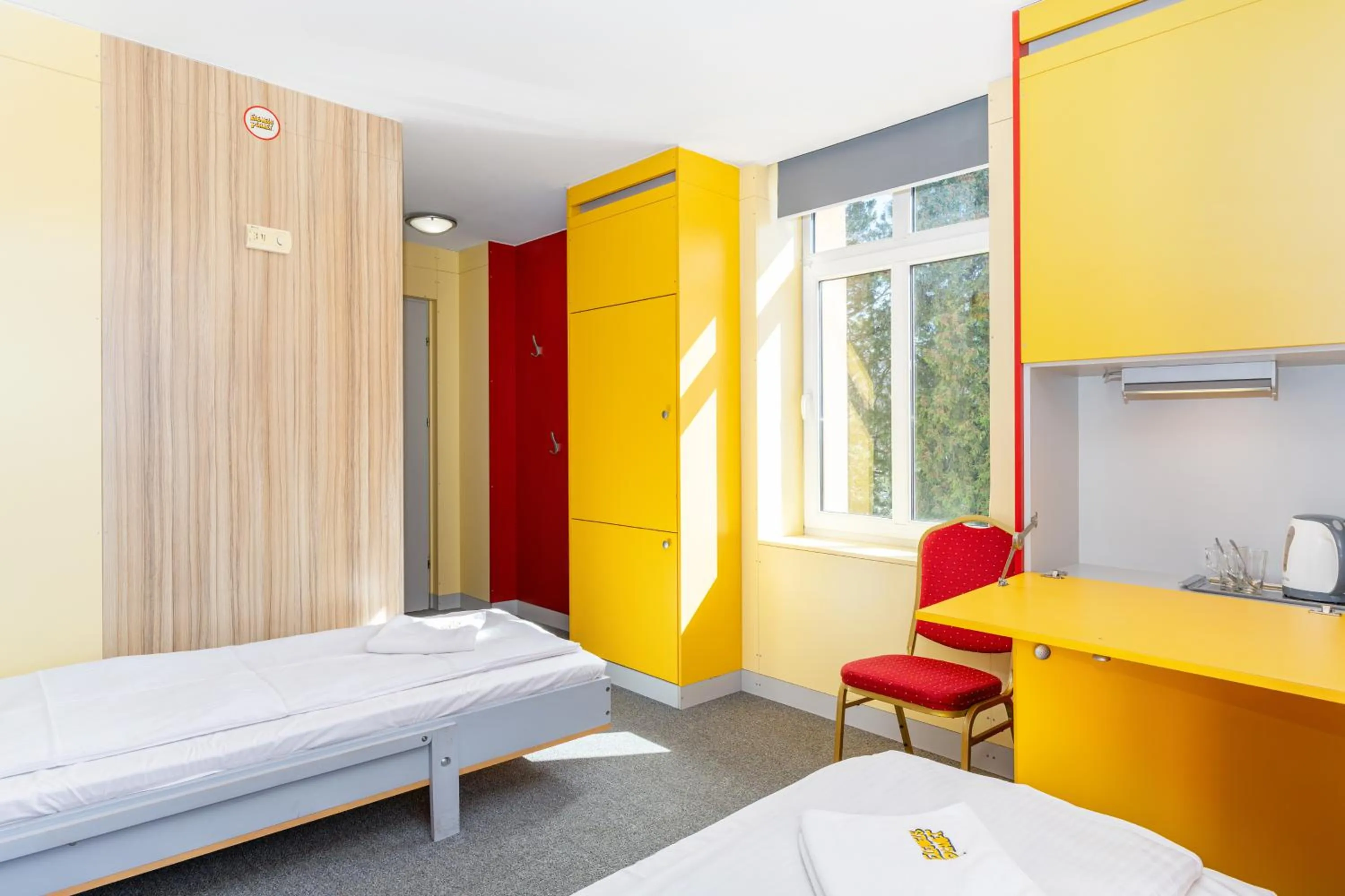 Photo of the whole room, Bed in Elemels Planet