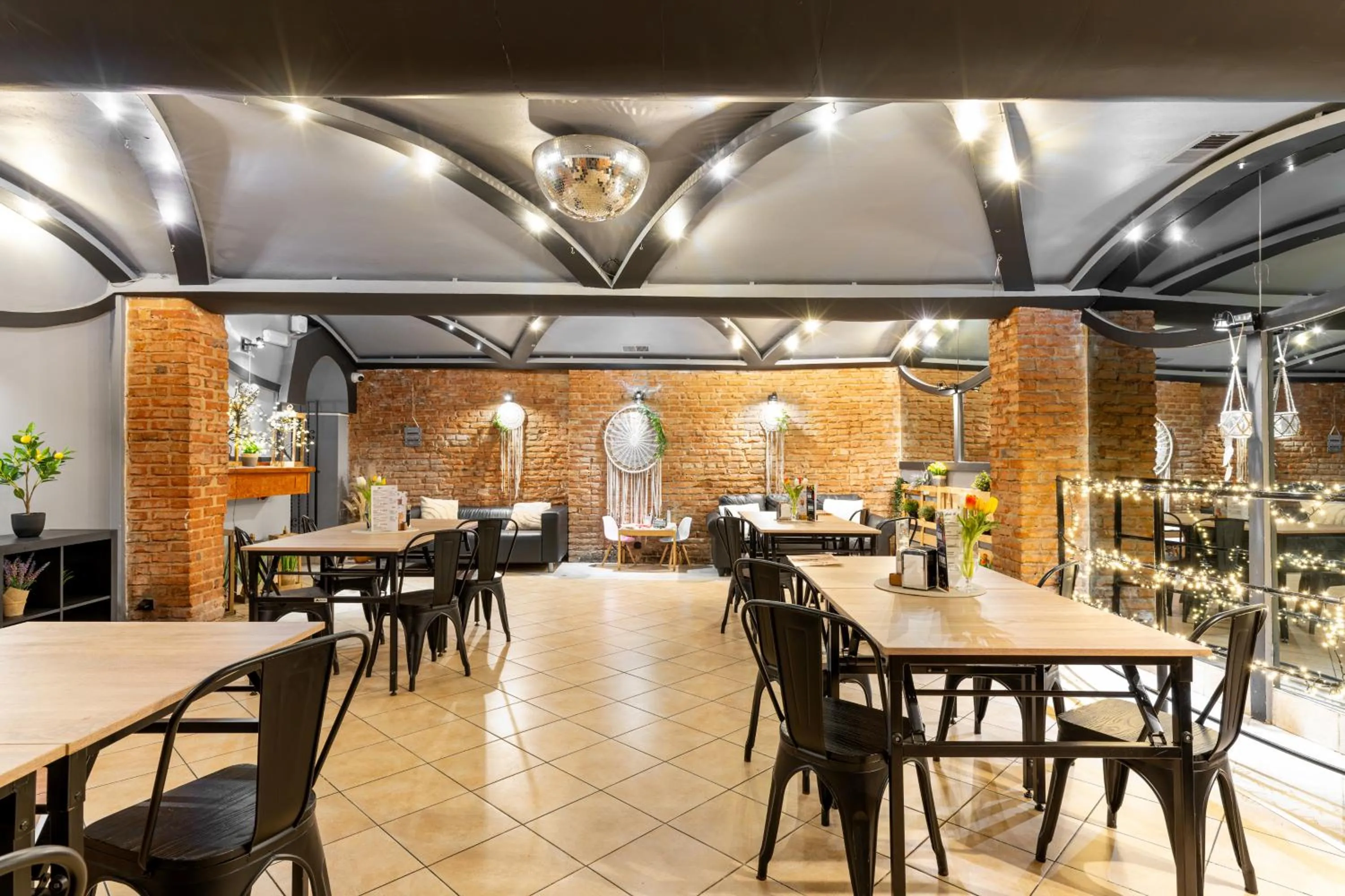 Restaurant/places to eat in Elemels Planet