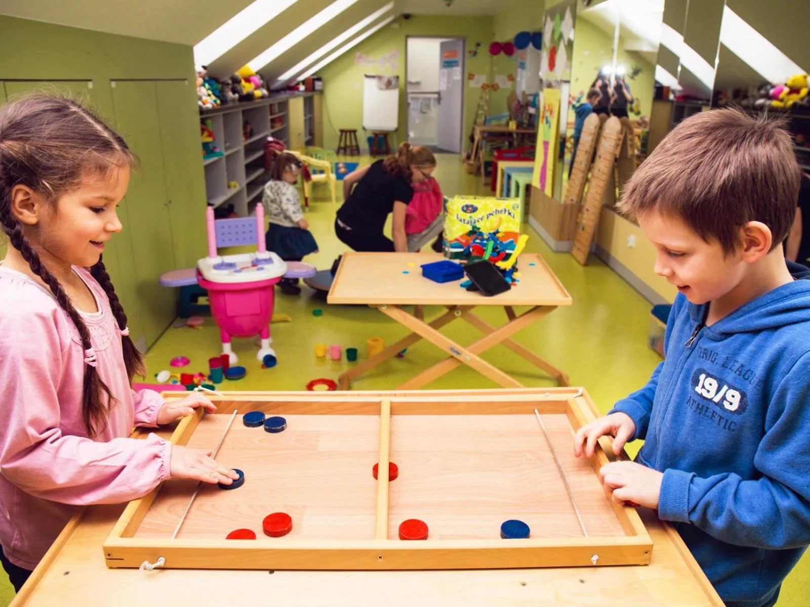 People in Elemels Planet