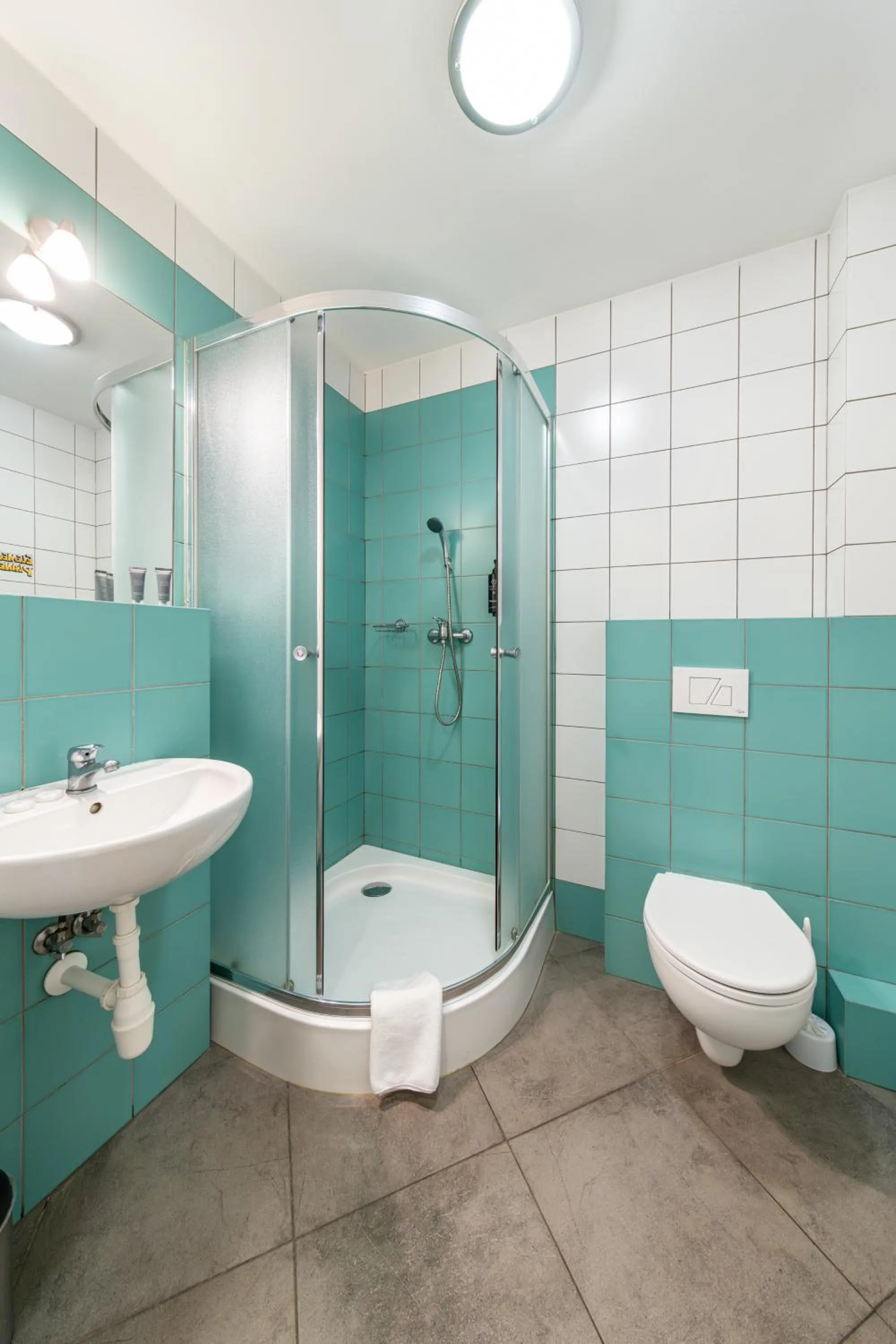 Shower in Elemels Planet