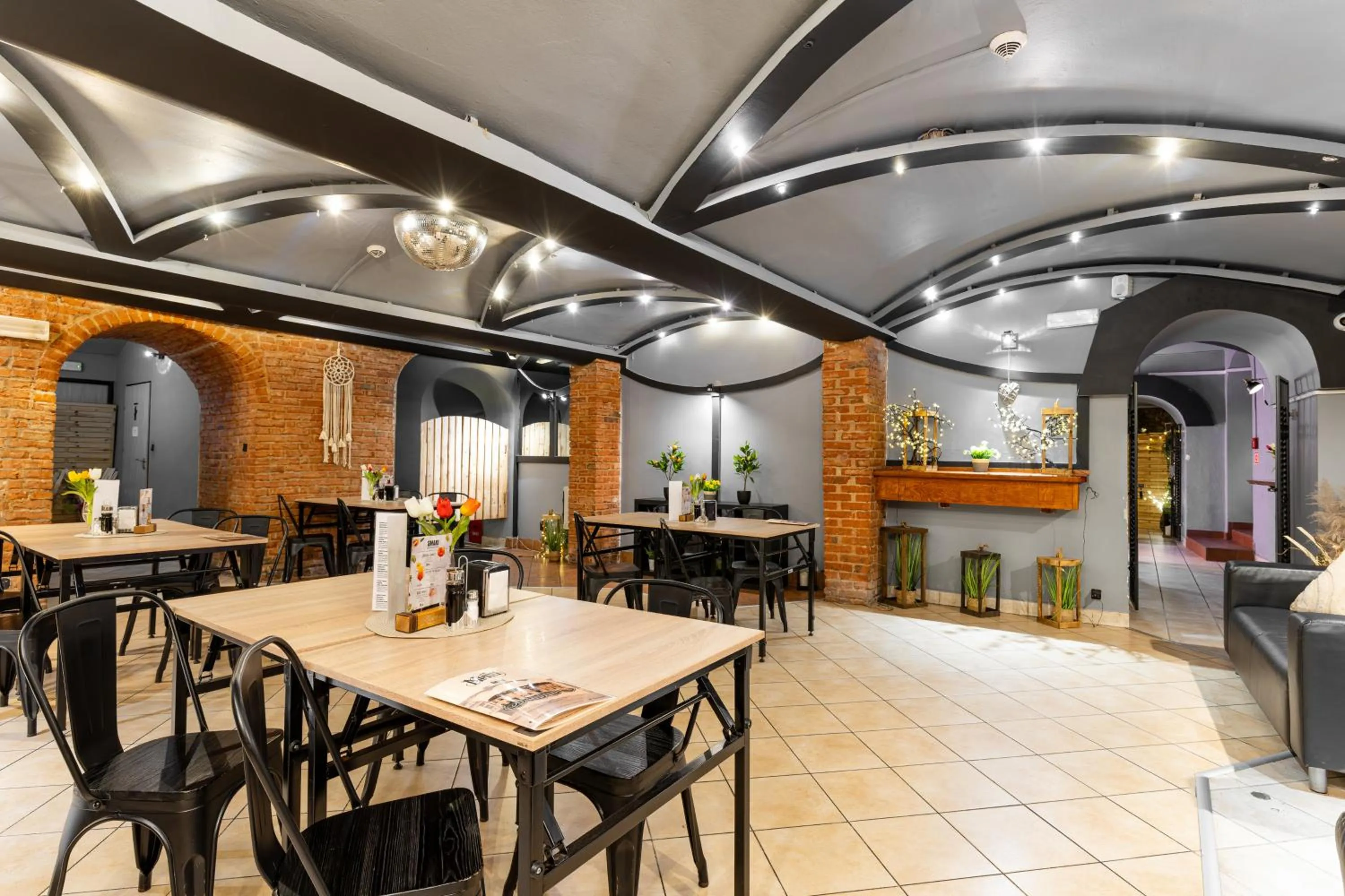 Restaurant/places to eat in Elemels Planet