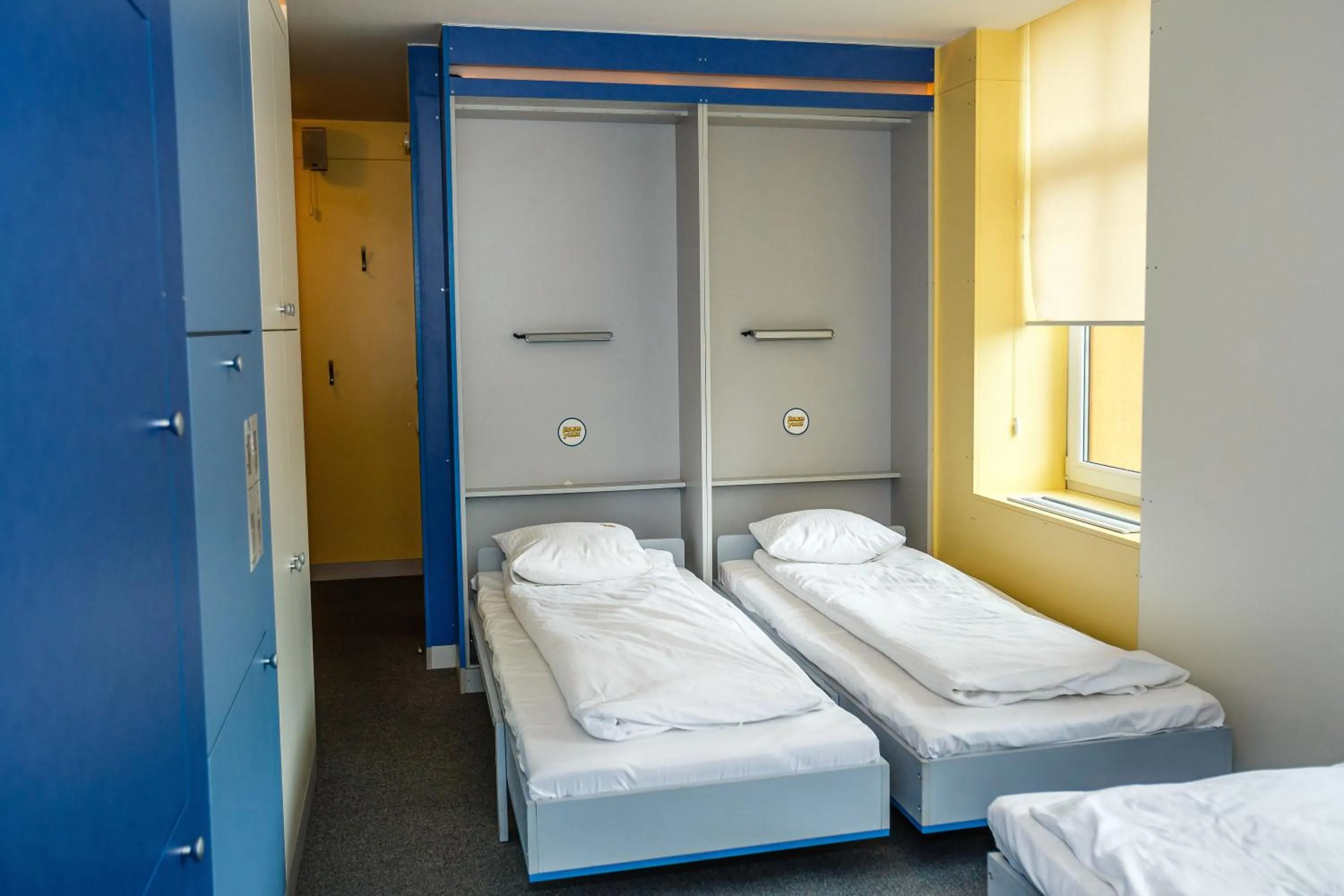 Photo of the whole room, Bed in Elemels Planet