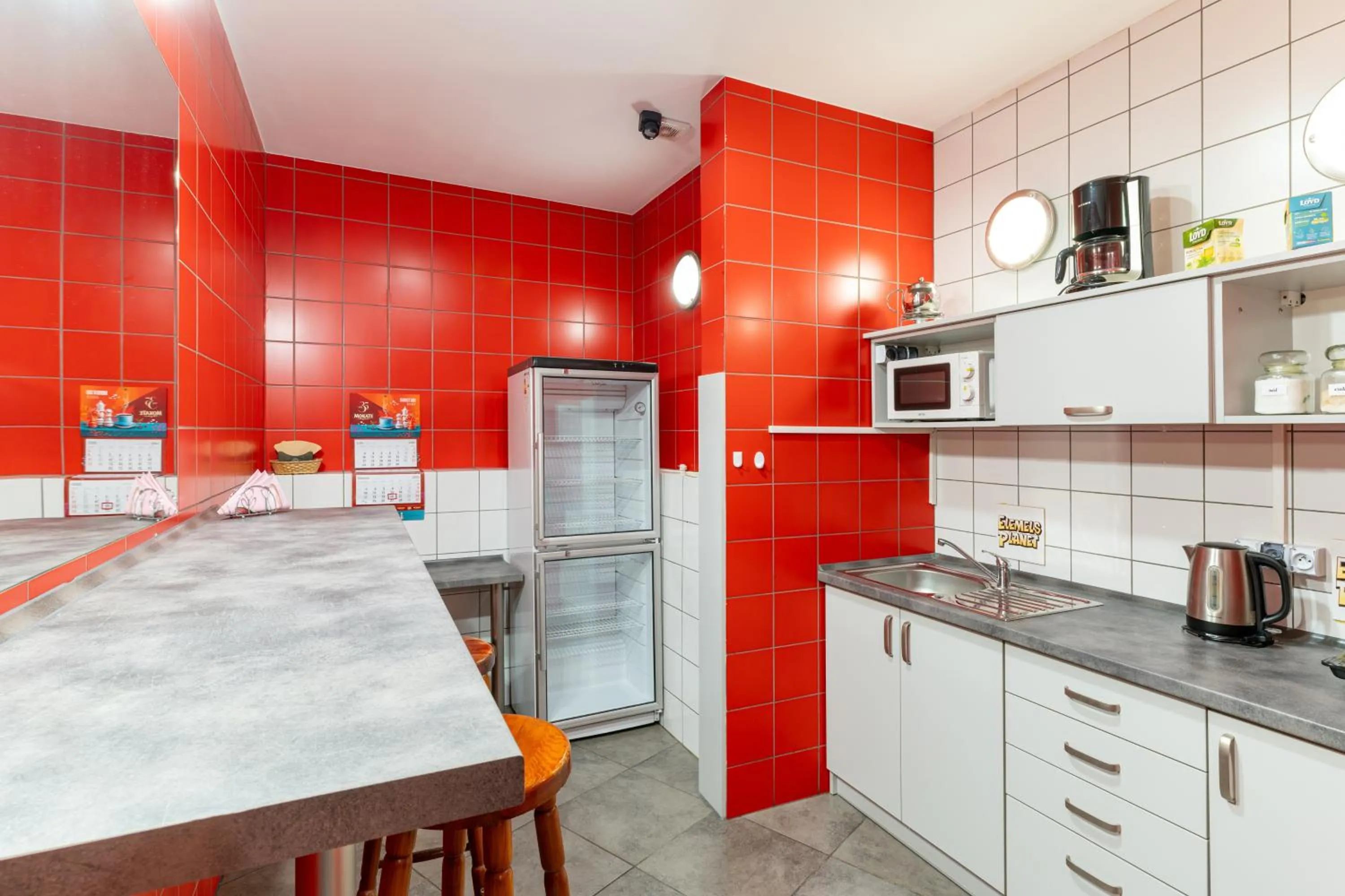 Coffee/tea facilities in Elemels Planet