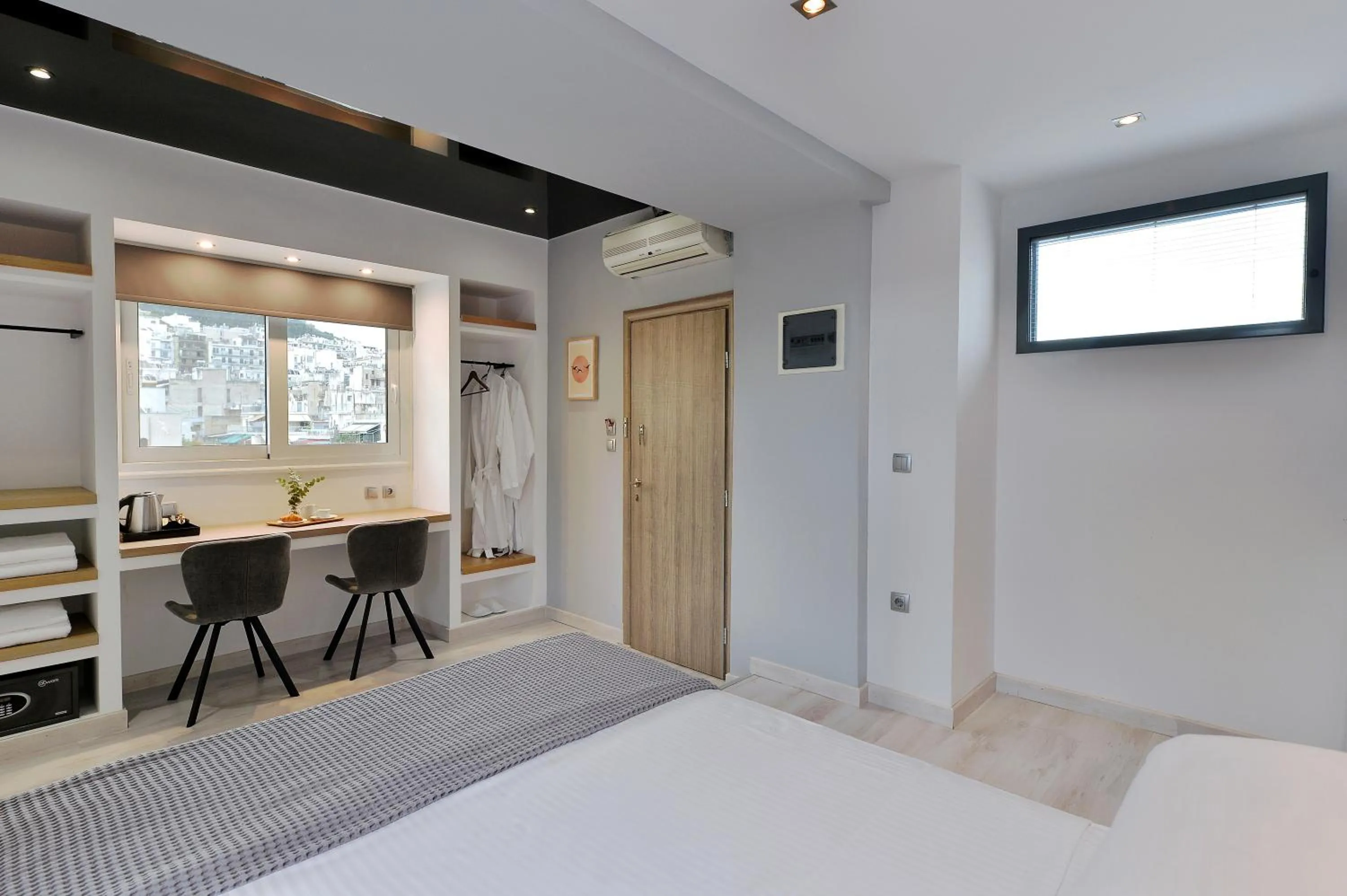 Photo of the whole room, Bed in Alter Athens