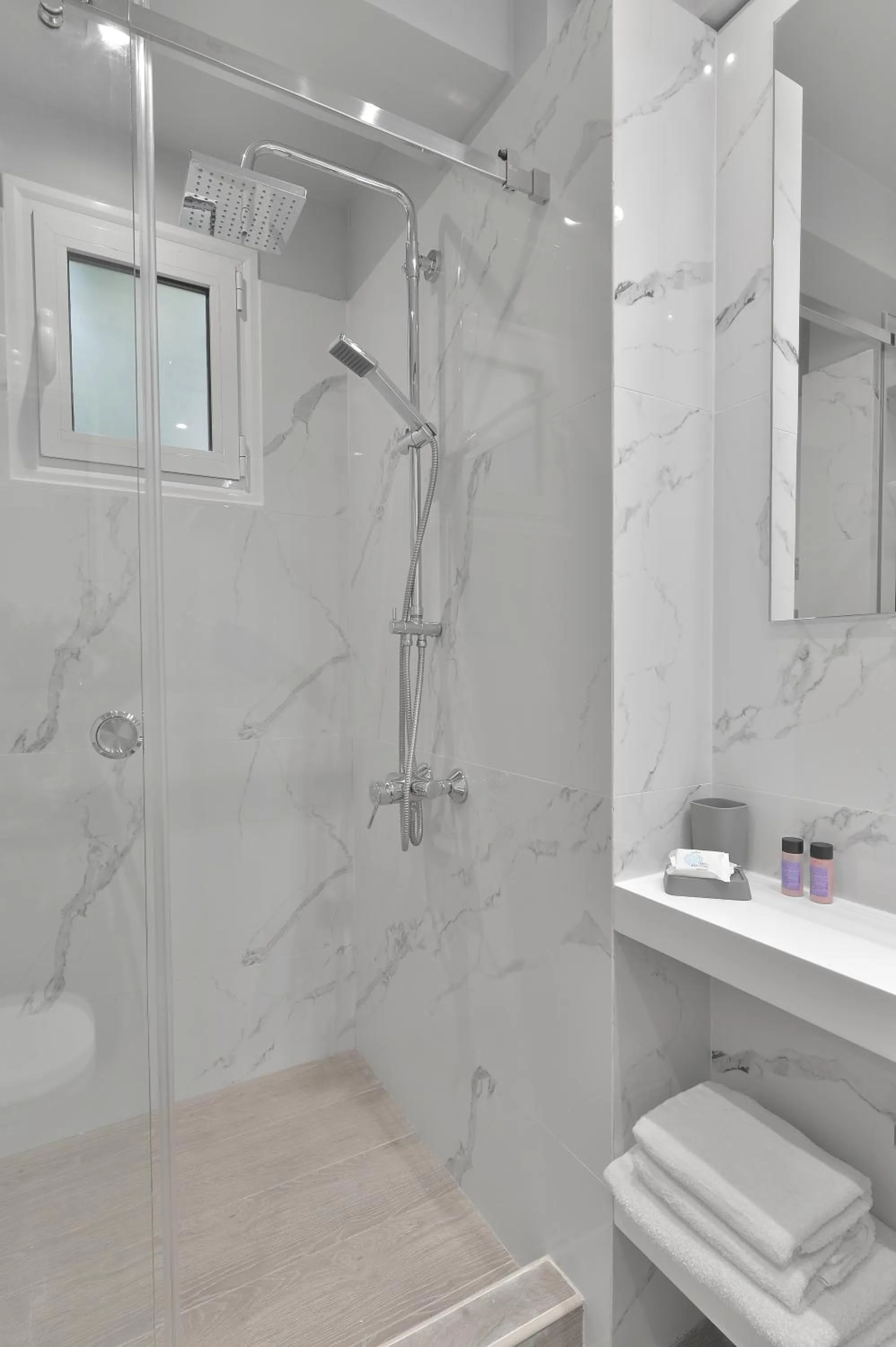 Shower in Alter Athens