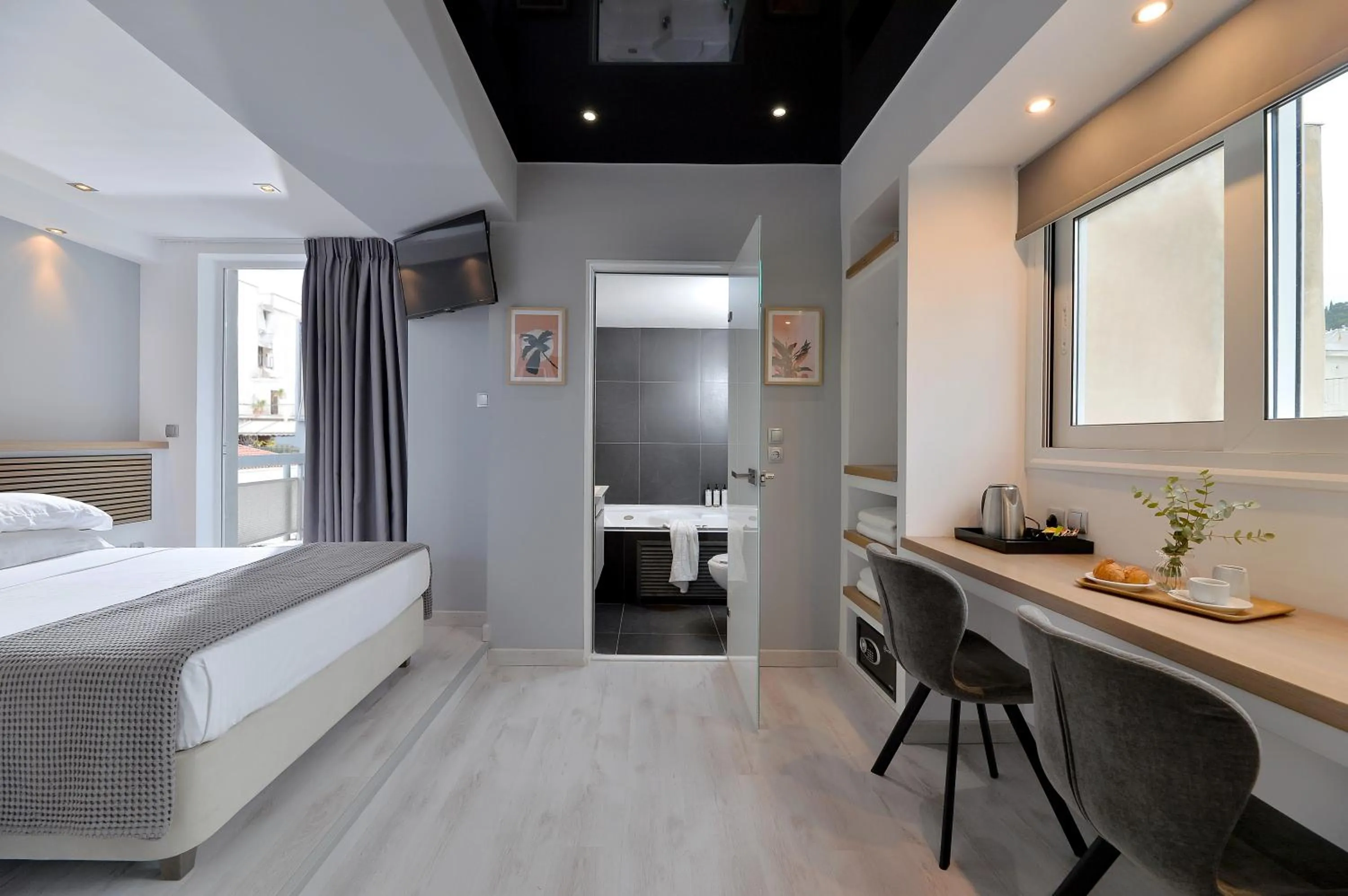 Photo of the whole room, Bed in Alter Athens