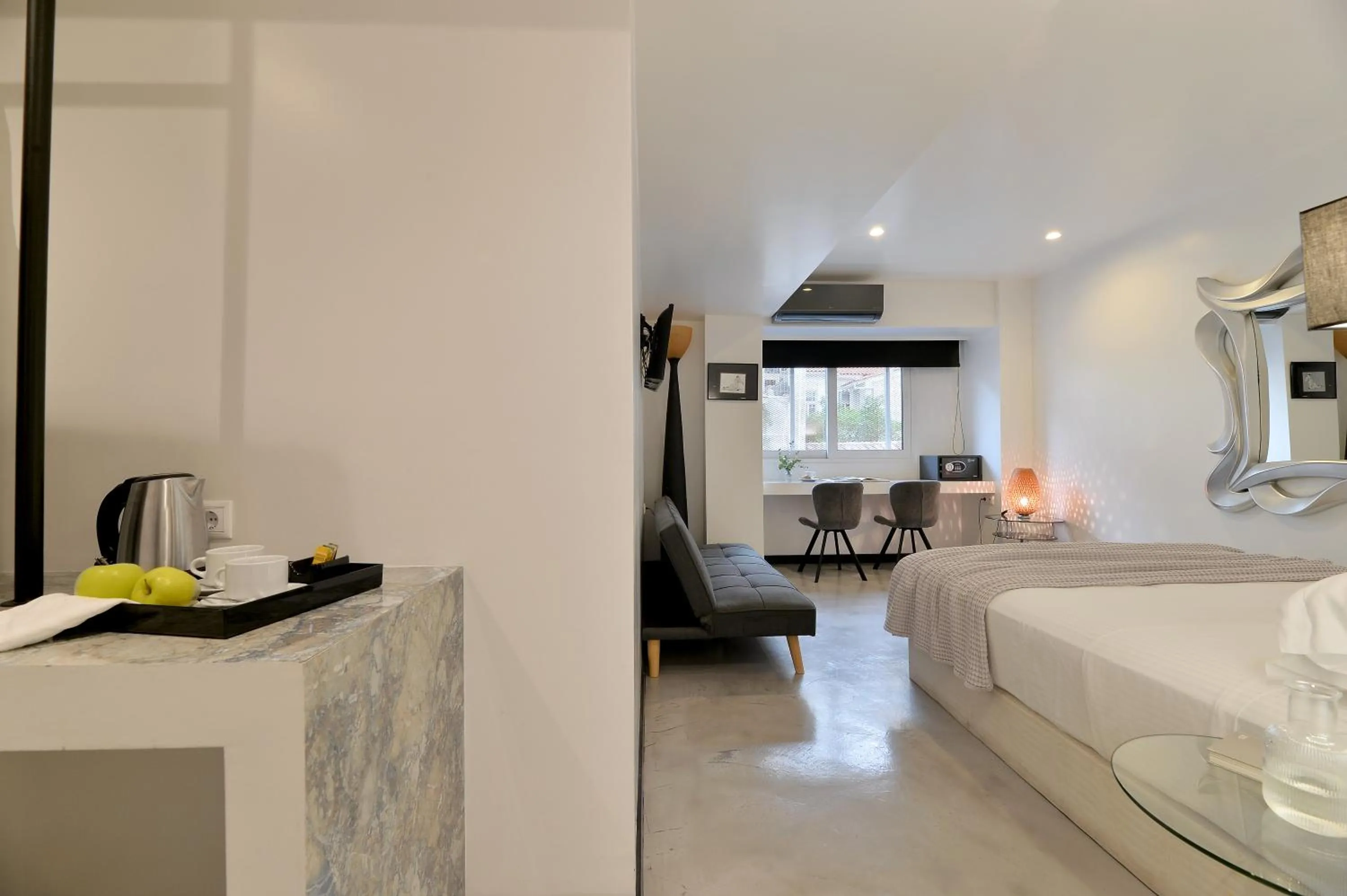 Photo of the whole room, Bed in Alter Athens