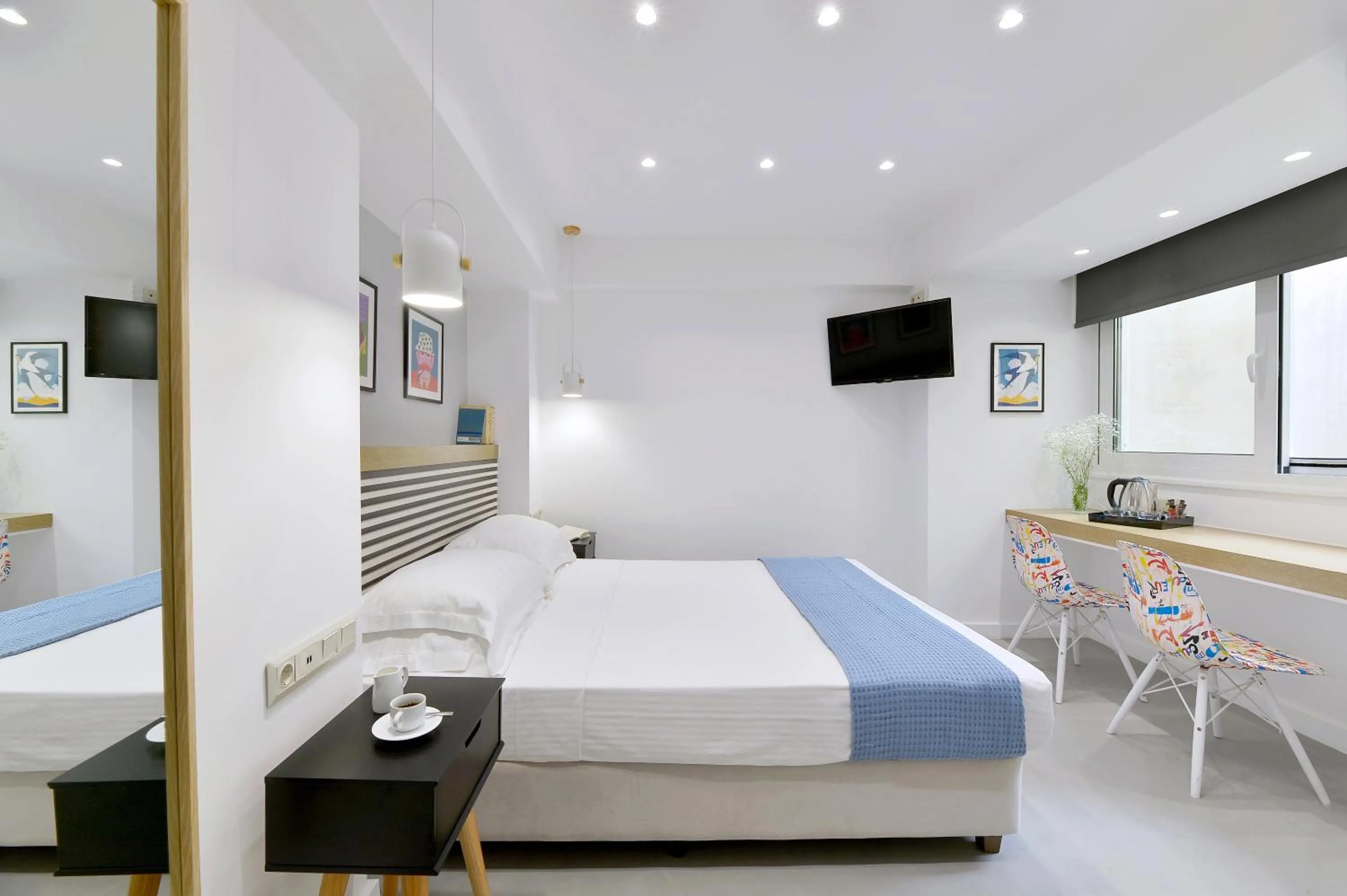 Photo of the whole room, Bed in Alter Athens