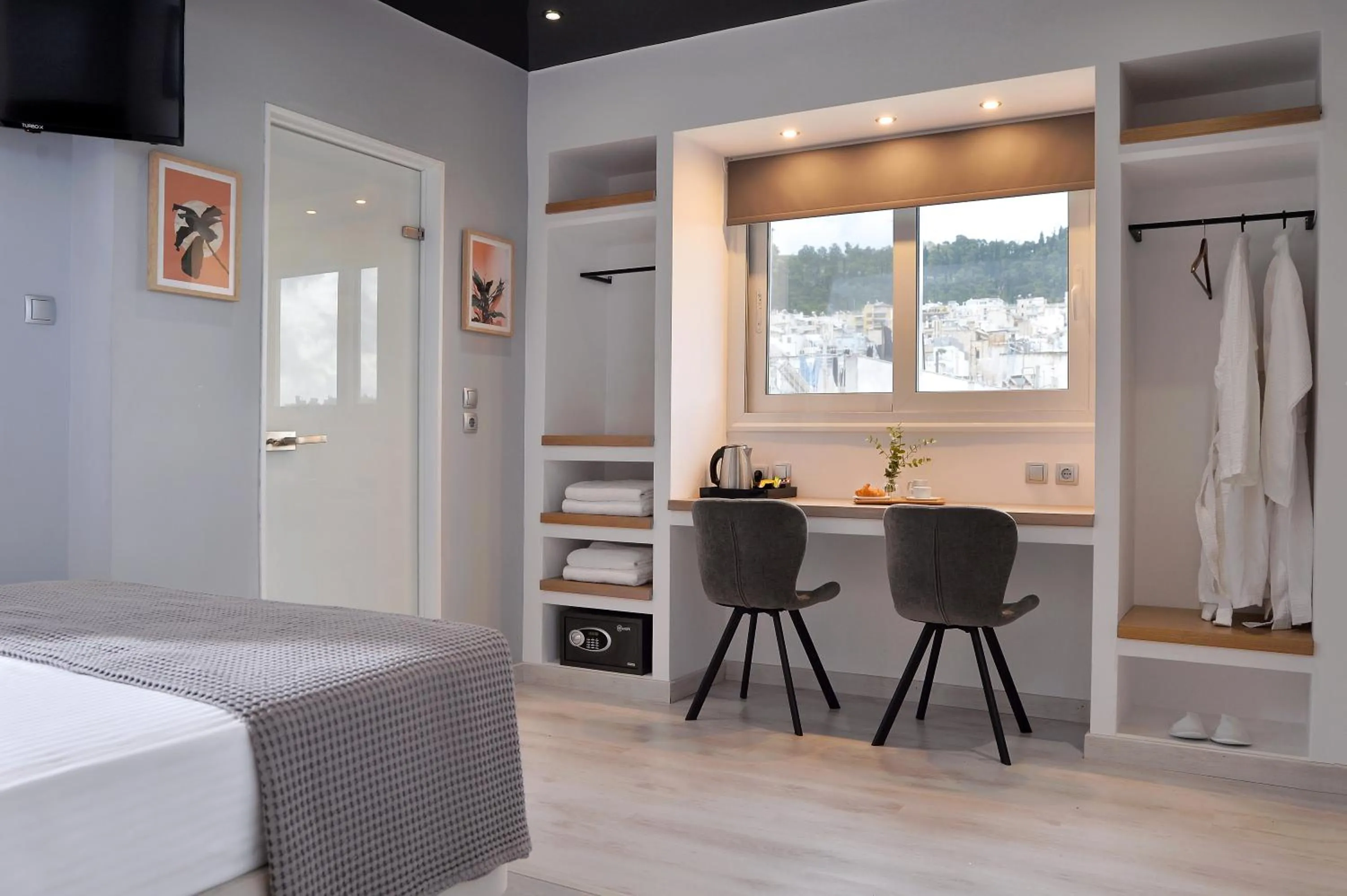 Photo of the whole room, Bed in Alter Athens