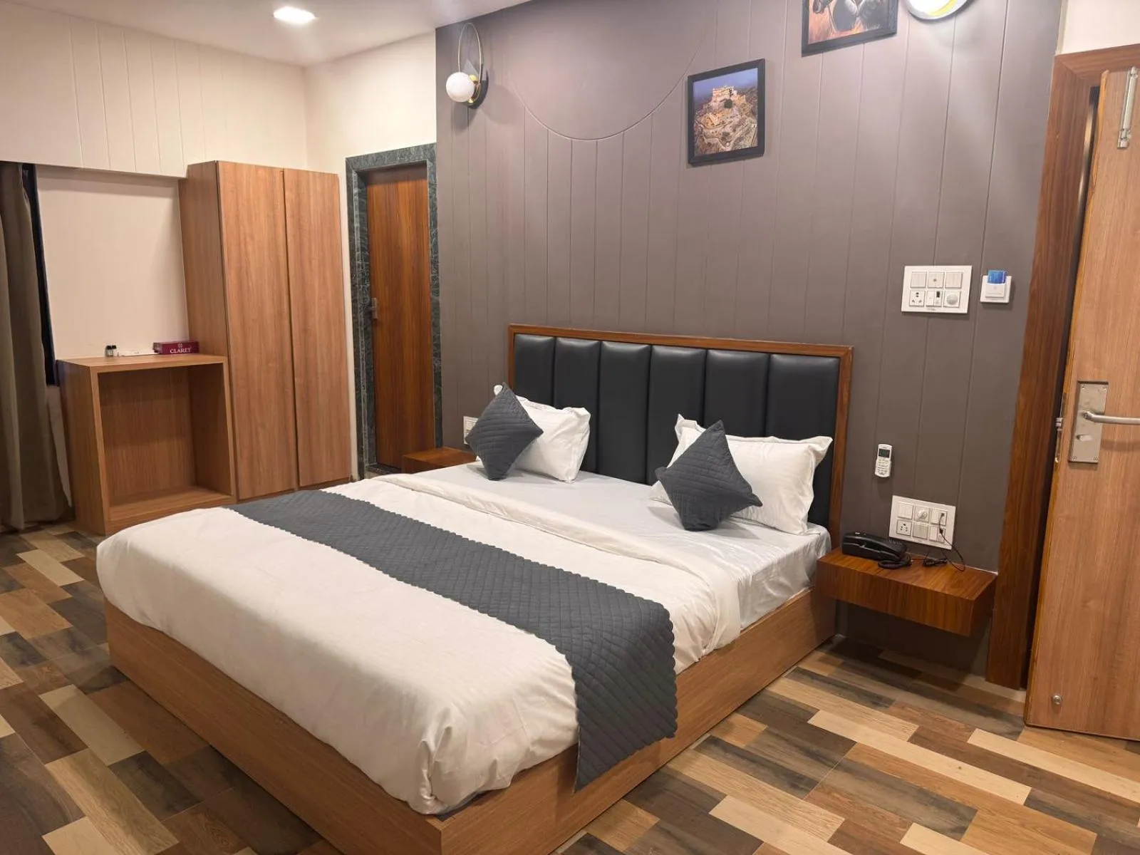 Photo of the whole room, Bed in Hotel Skyland