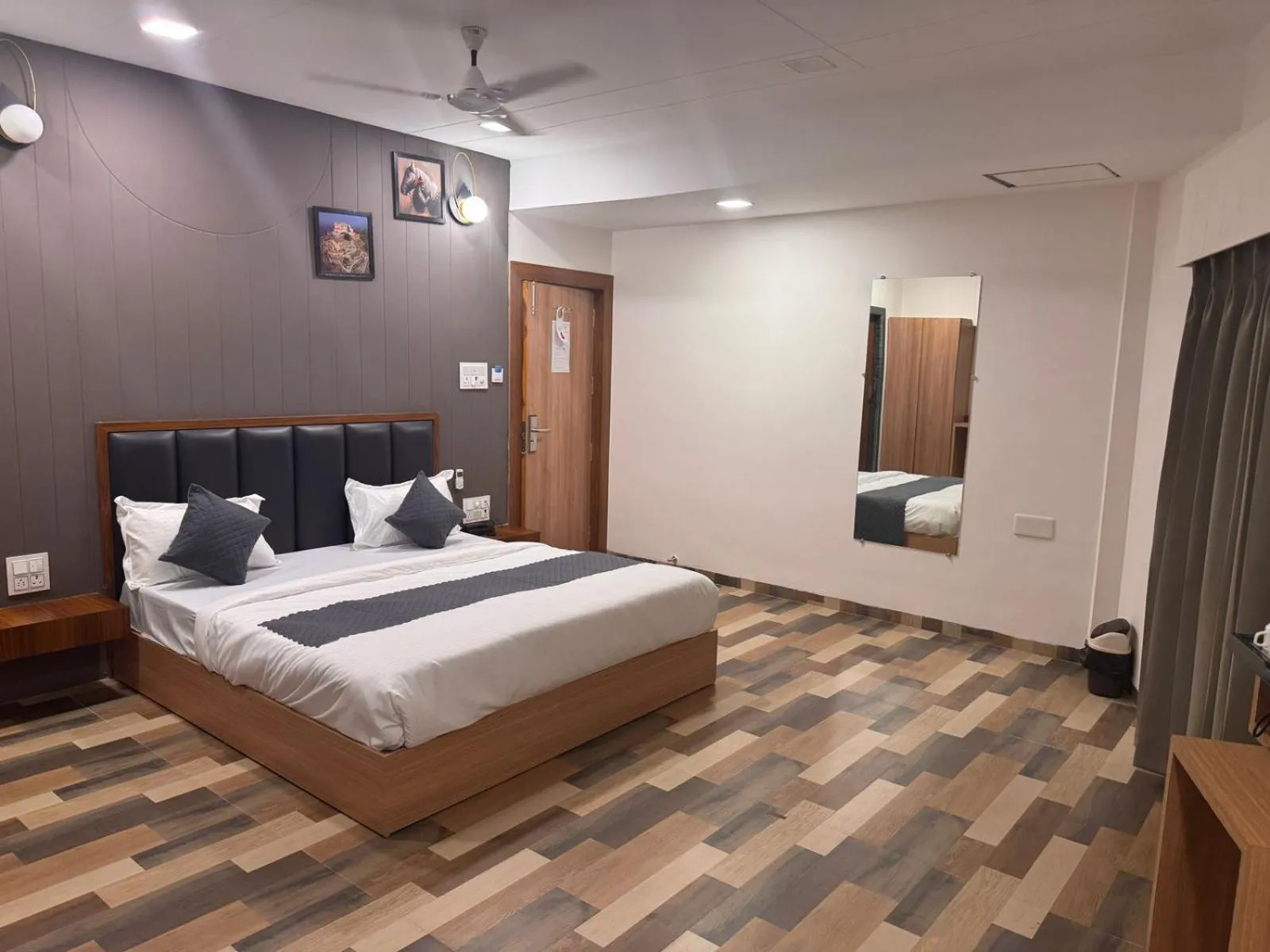 Photo of the whole room, Bed in Hotel Skyland