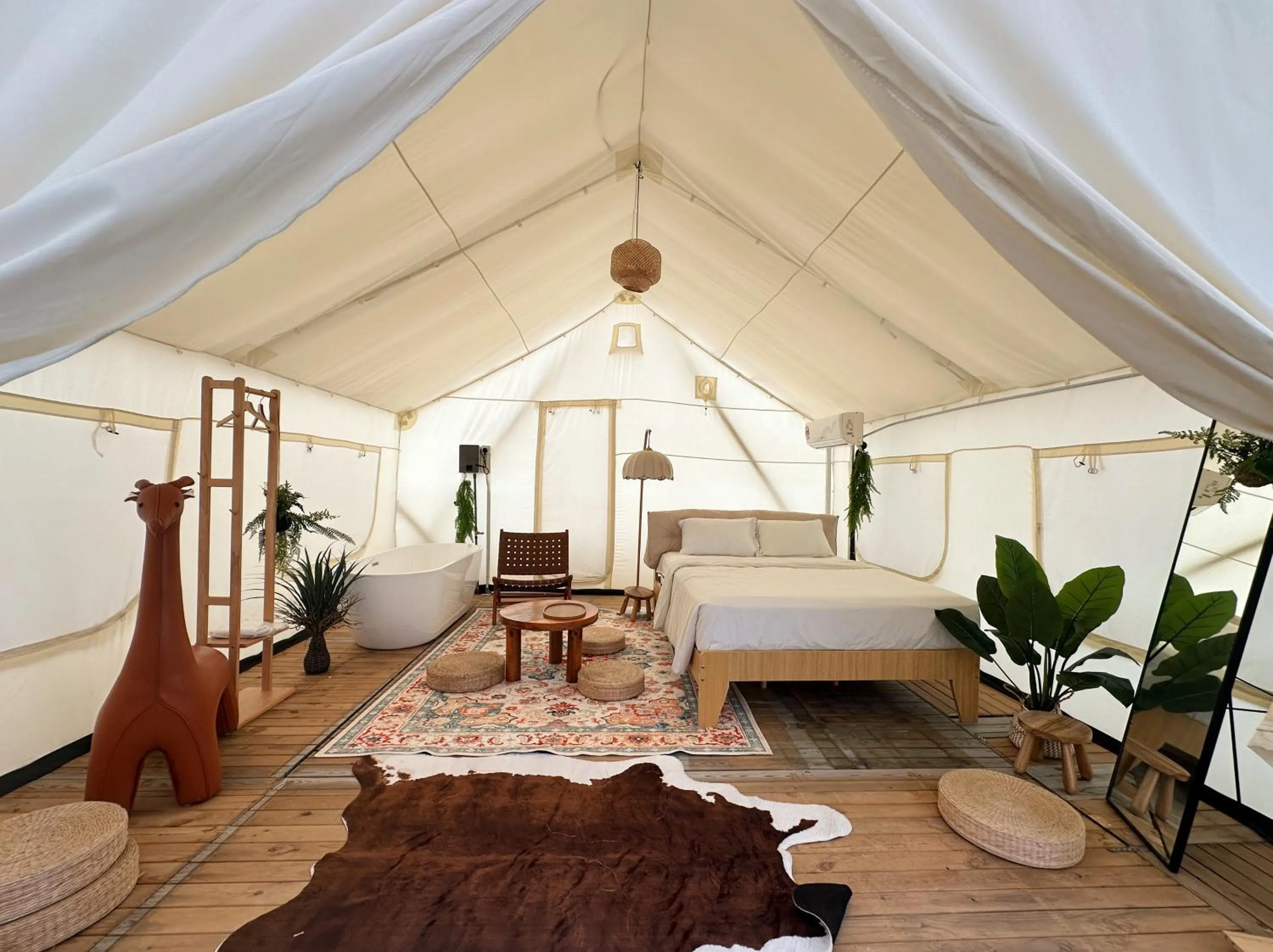 Photo of the whole room, Bed in Very Hotel