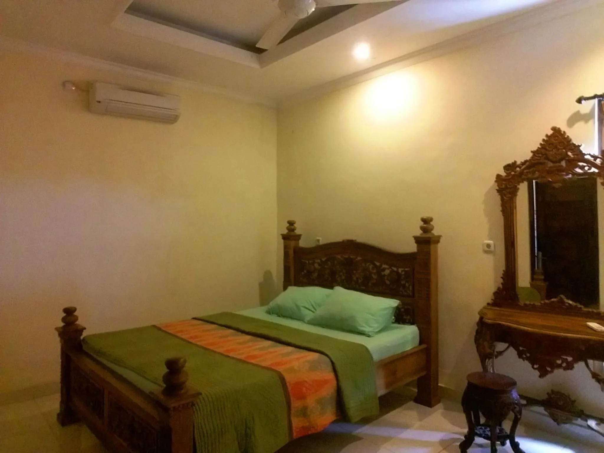 Photo of the whole room, Bed in Puri Asri Bungalow Ubud