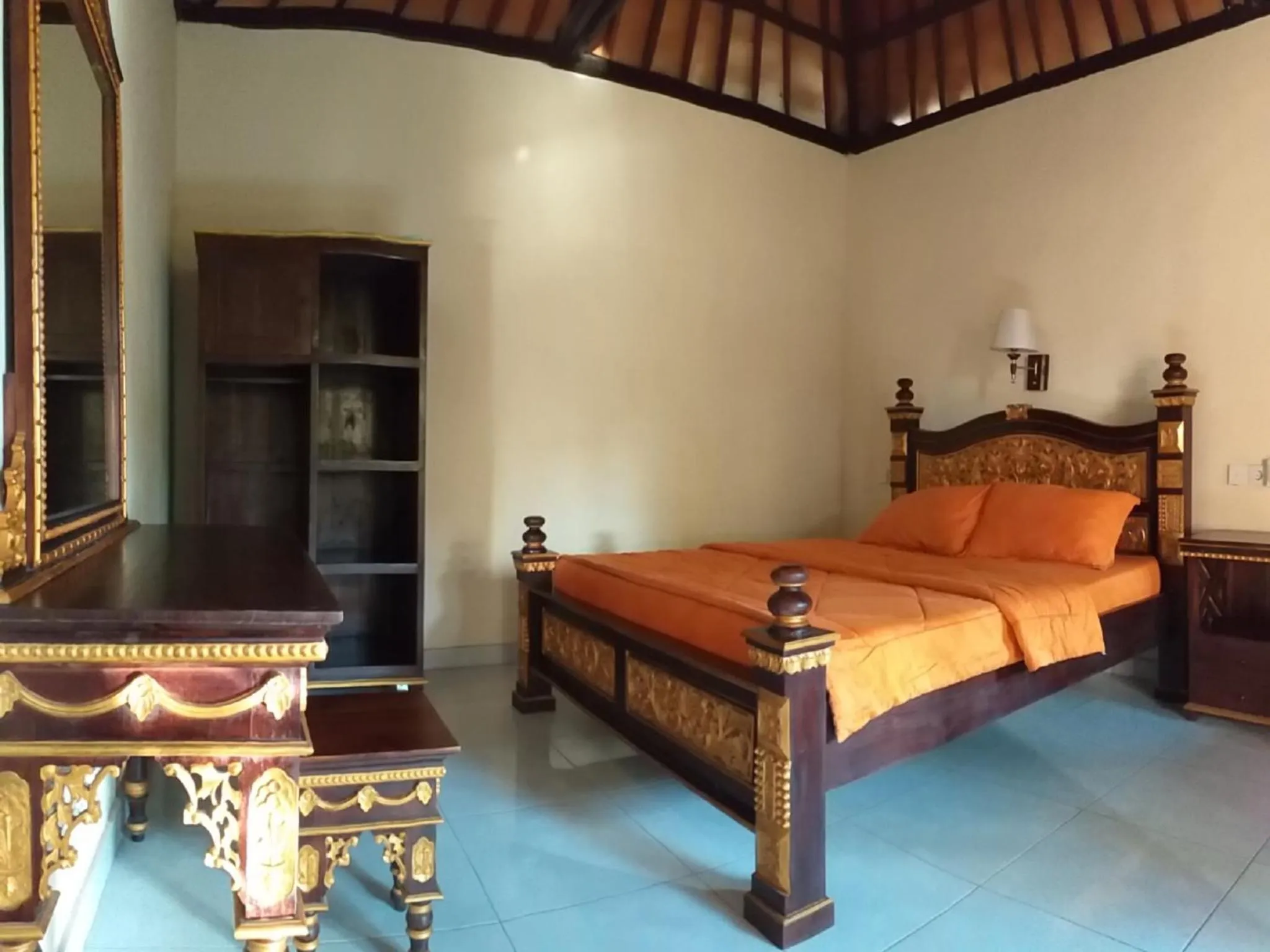 Photo of the whole room, Bed in Puri Asri Bungalow Ubud