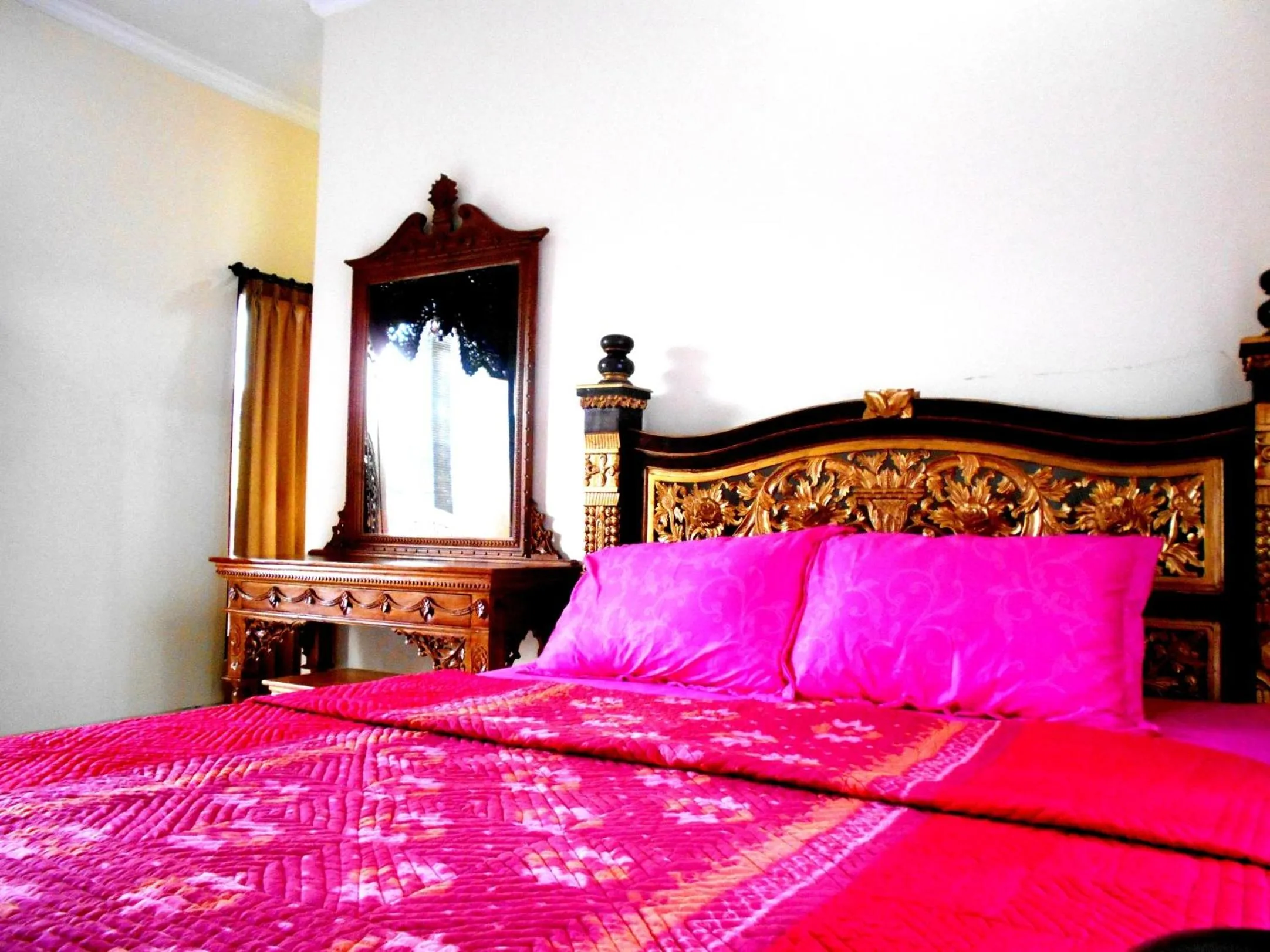 Bed in Puri Asri Bungalow Ubud