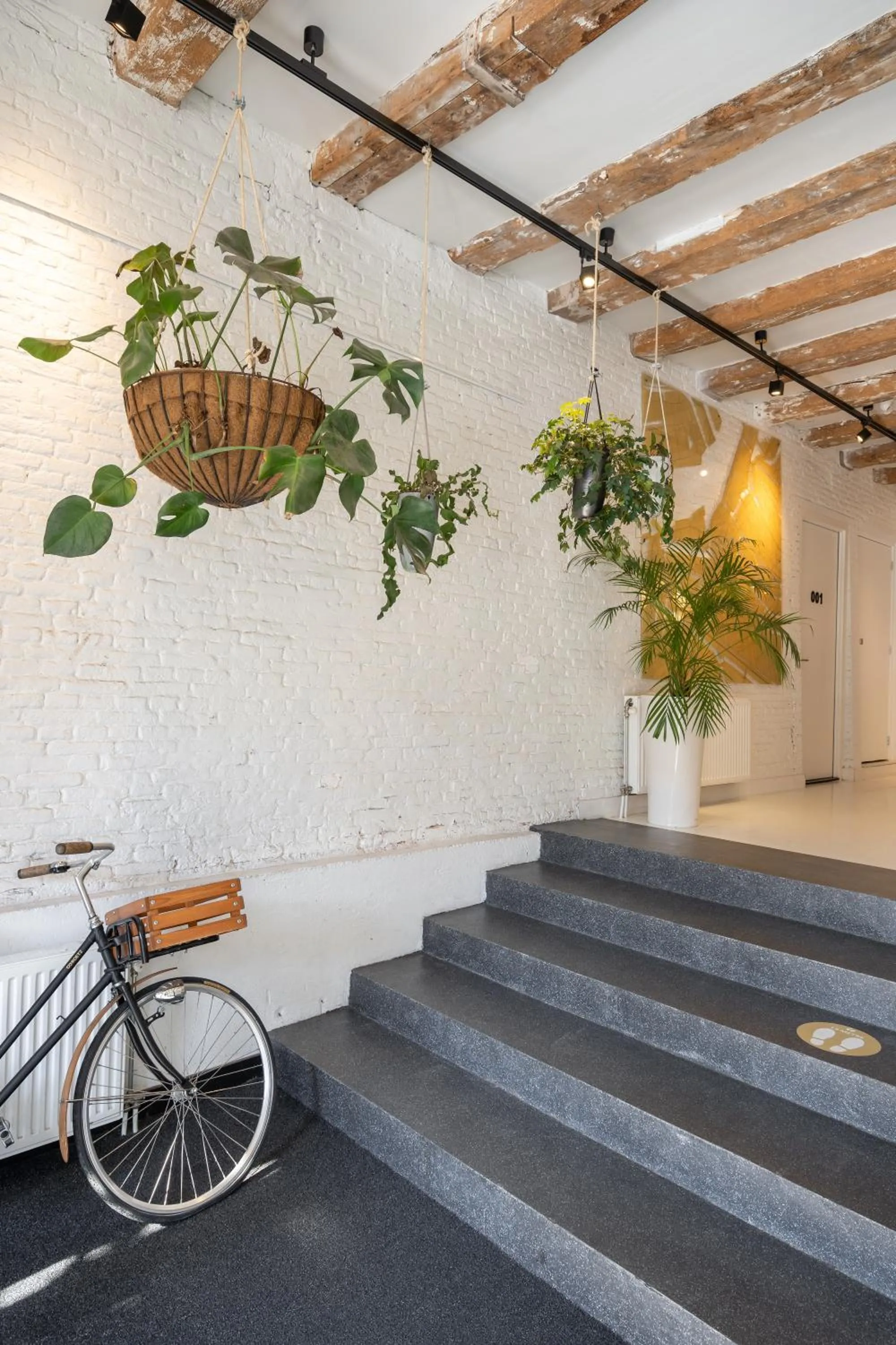 Lobby or reception in YAYS Amsterdam Salthouse Canal by Numa