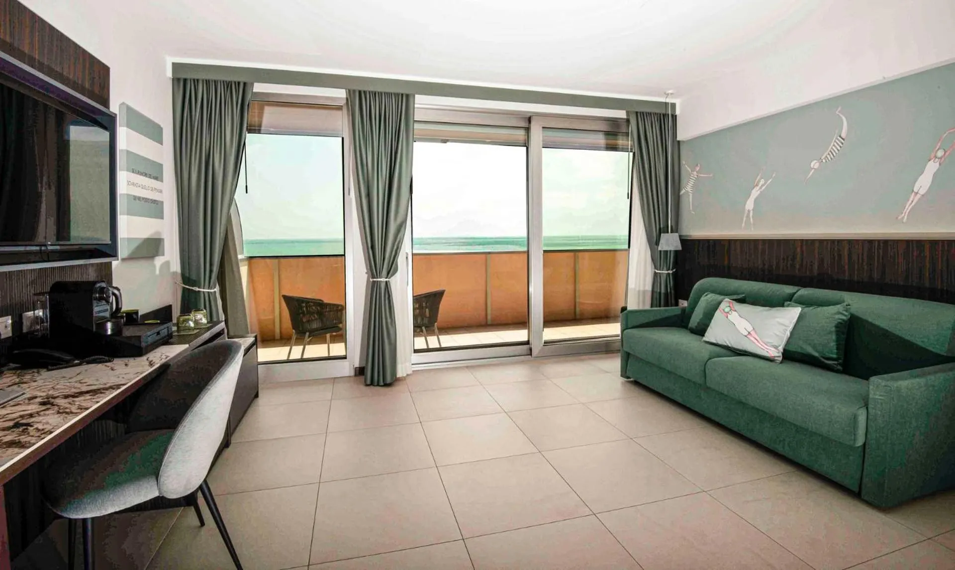 Living room, Bed in Hotel Europa Lignano